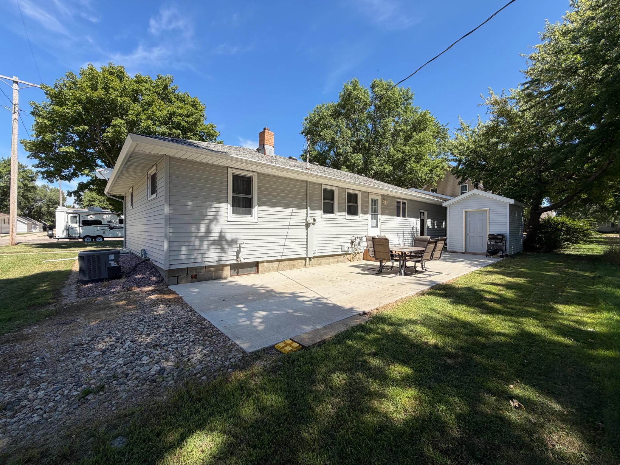 231 Elizabeth Street E Property Photo 3