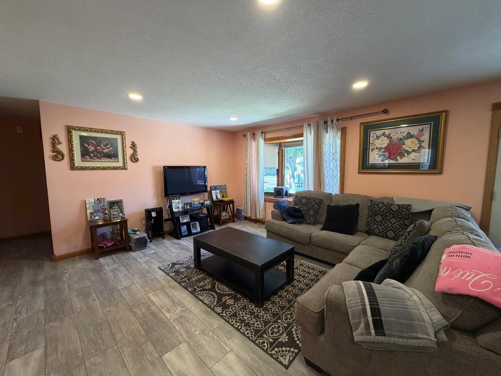 231 Elizabeth Street E Property Photo 6