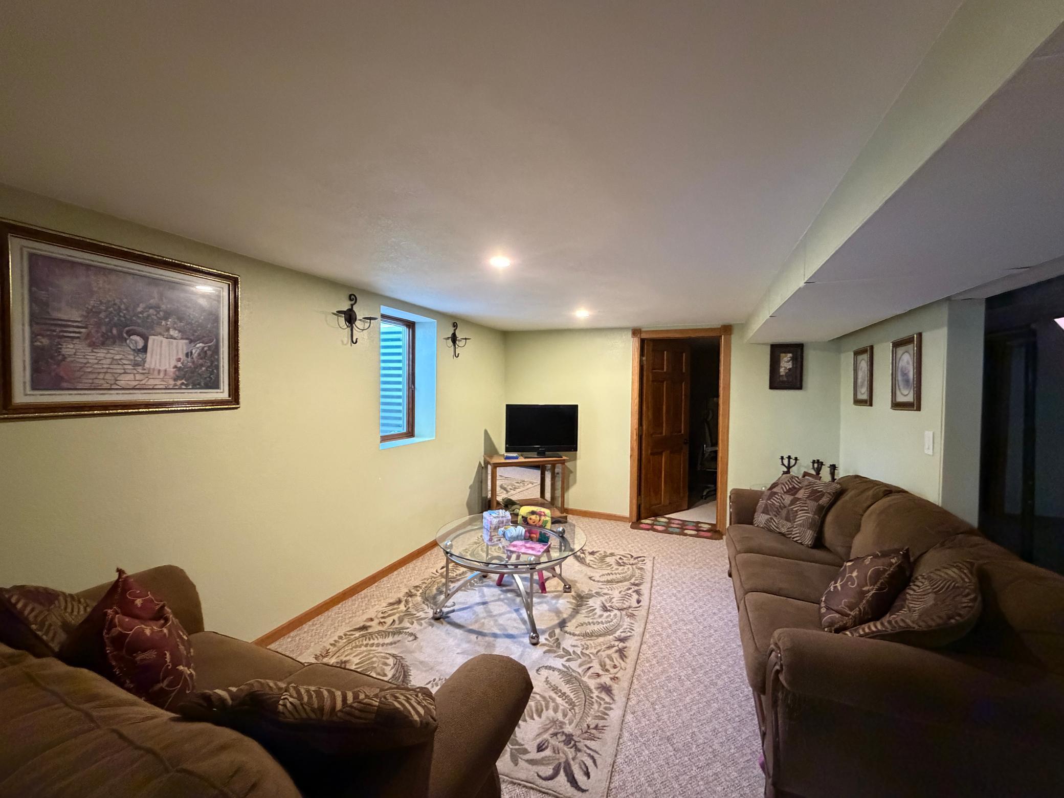 231 Elizabeth Street E Property Photo 14