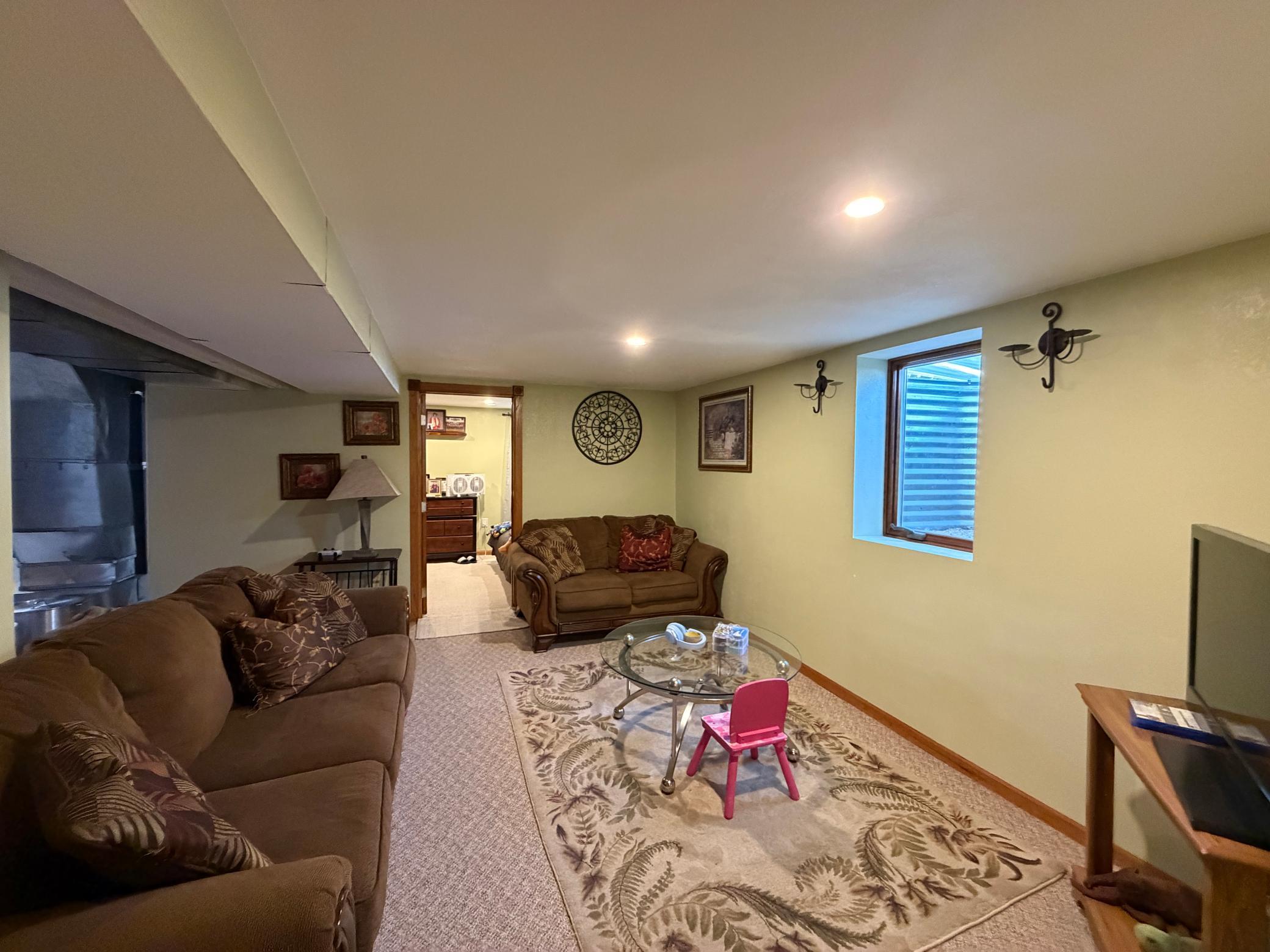 231 Elizabeth Street E Property Photo 15