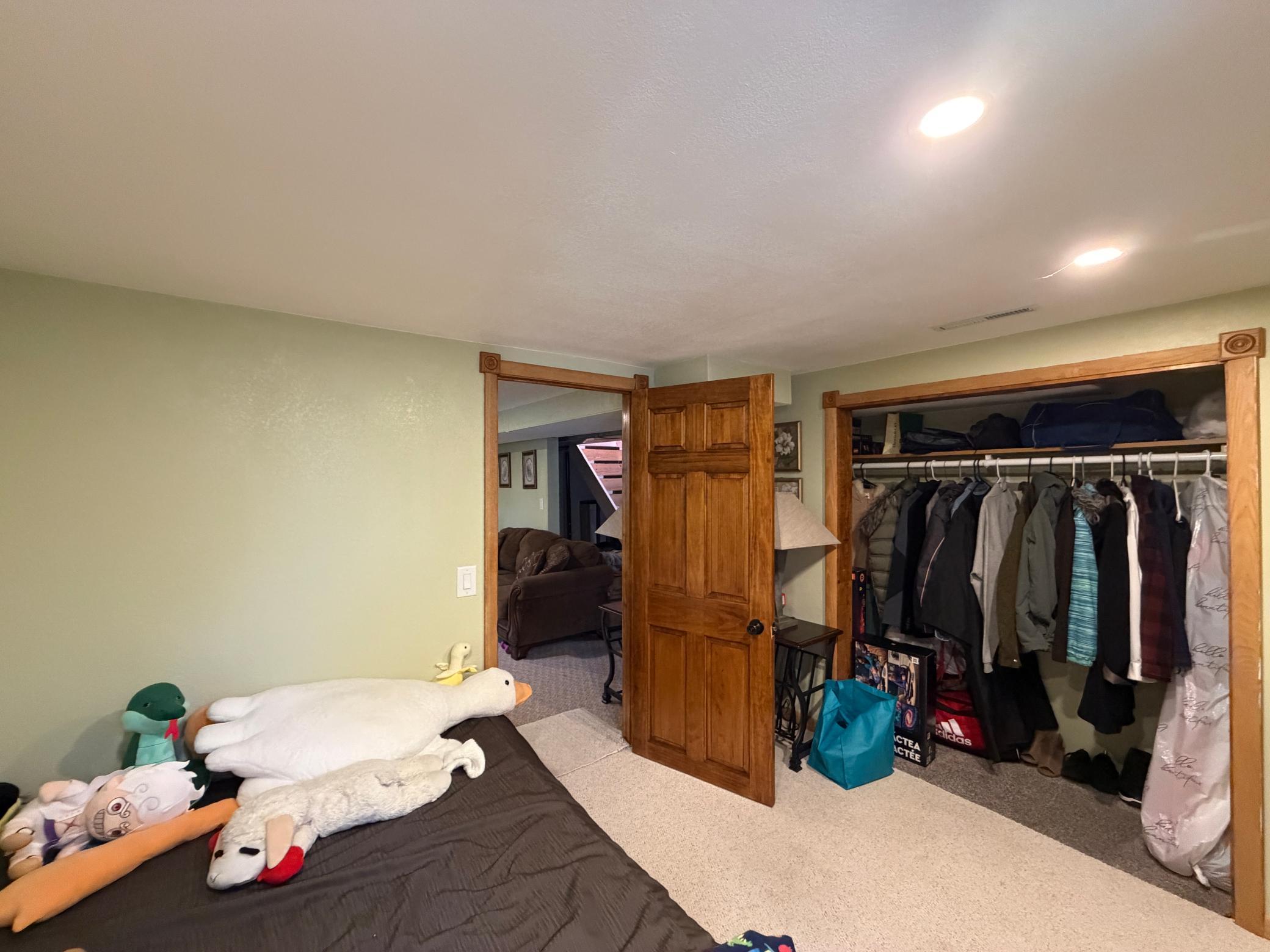 231 Elizabeth Street E Property Photo 17