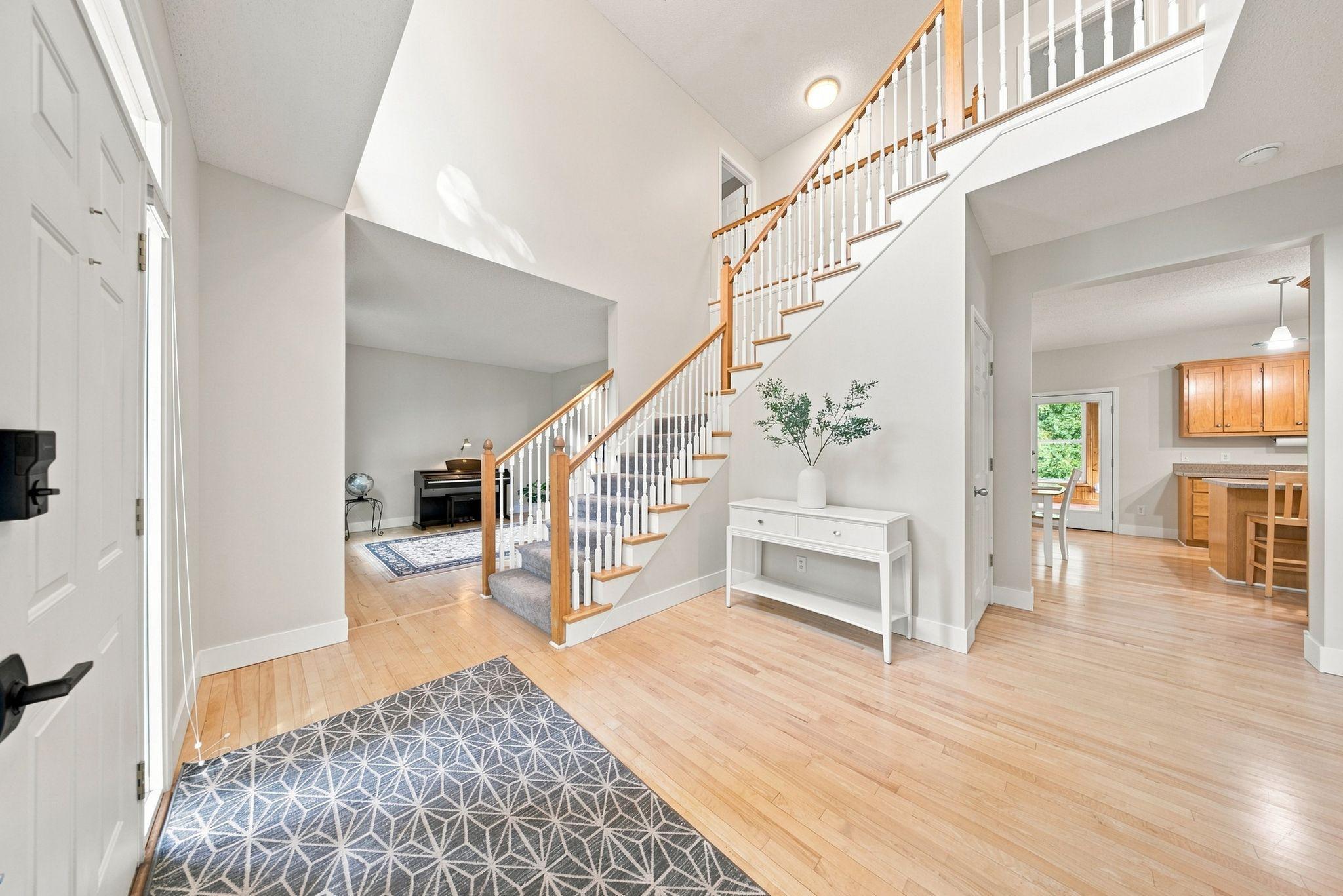 5294 Marquess Trail N Property Photo 6