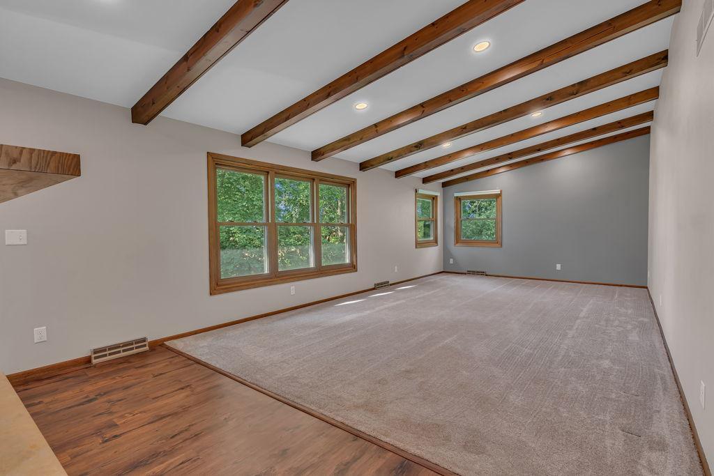 10020 15th Avenue Se Property Photo 4