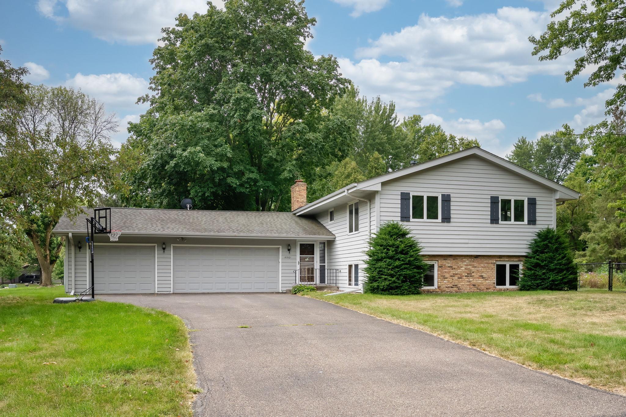 16501 29th Avenue N Property Photo 1
