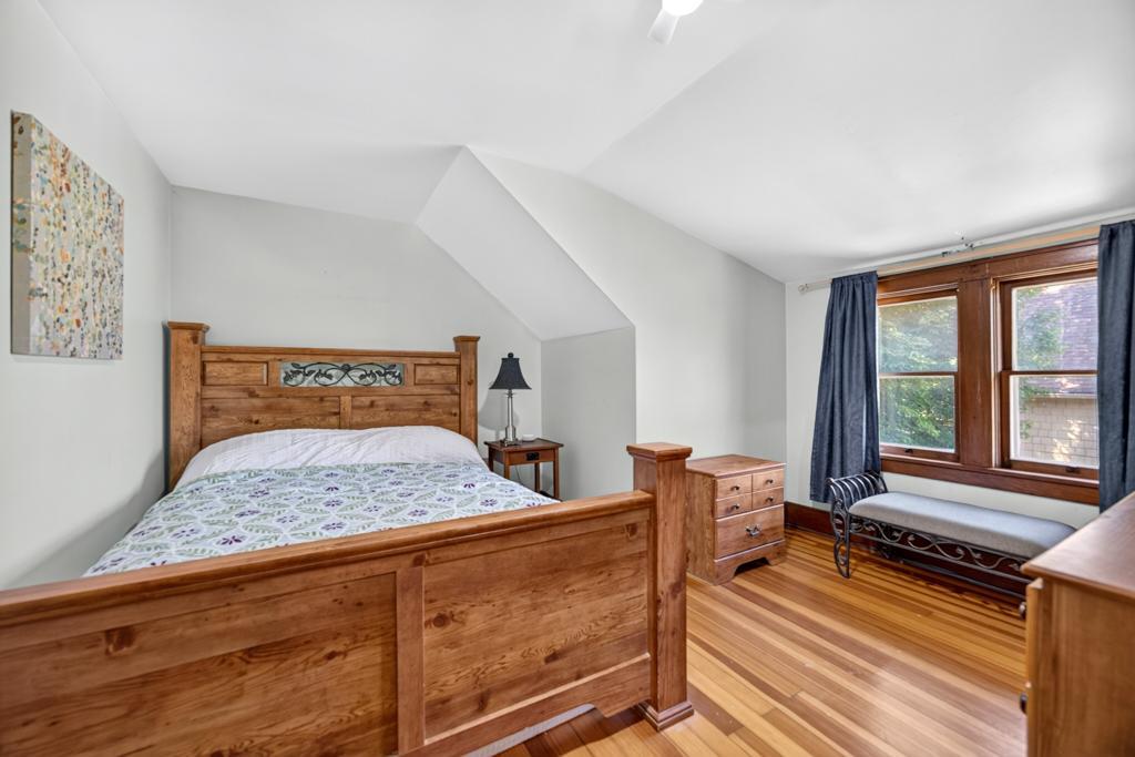 704 Kenilworth Avenue S Property Photo 15