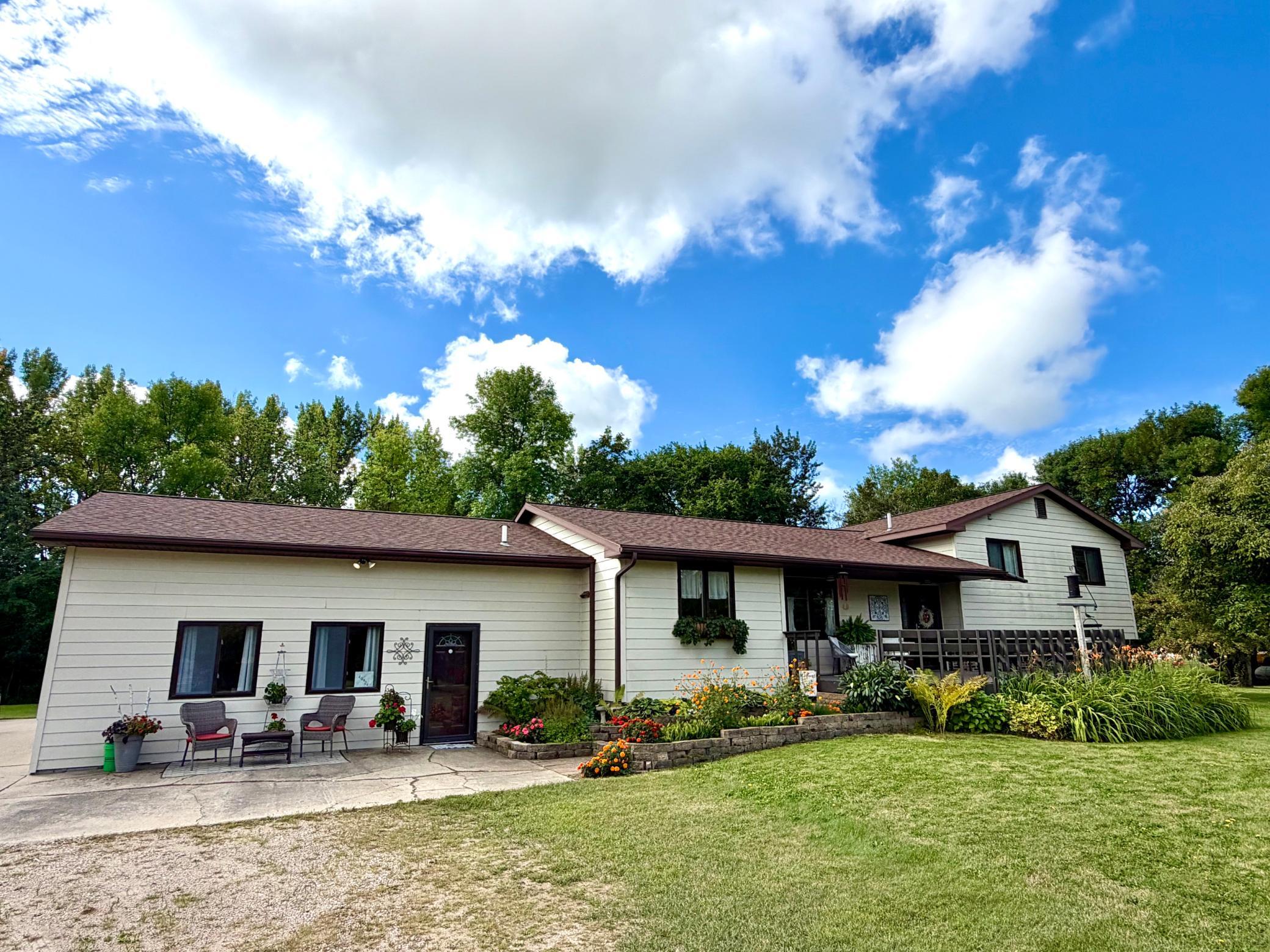 40624 Highway 11 Property Photo 1