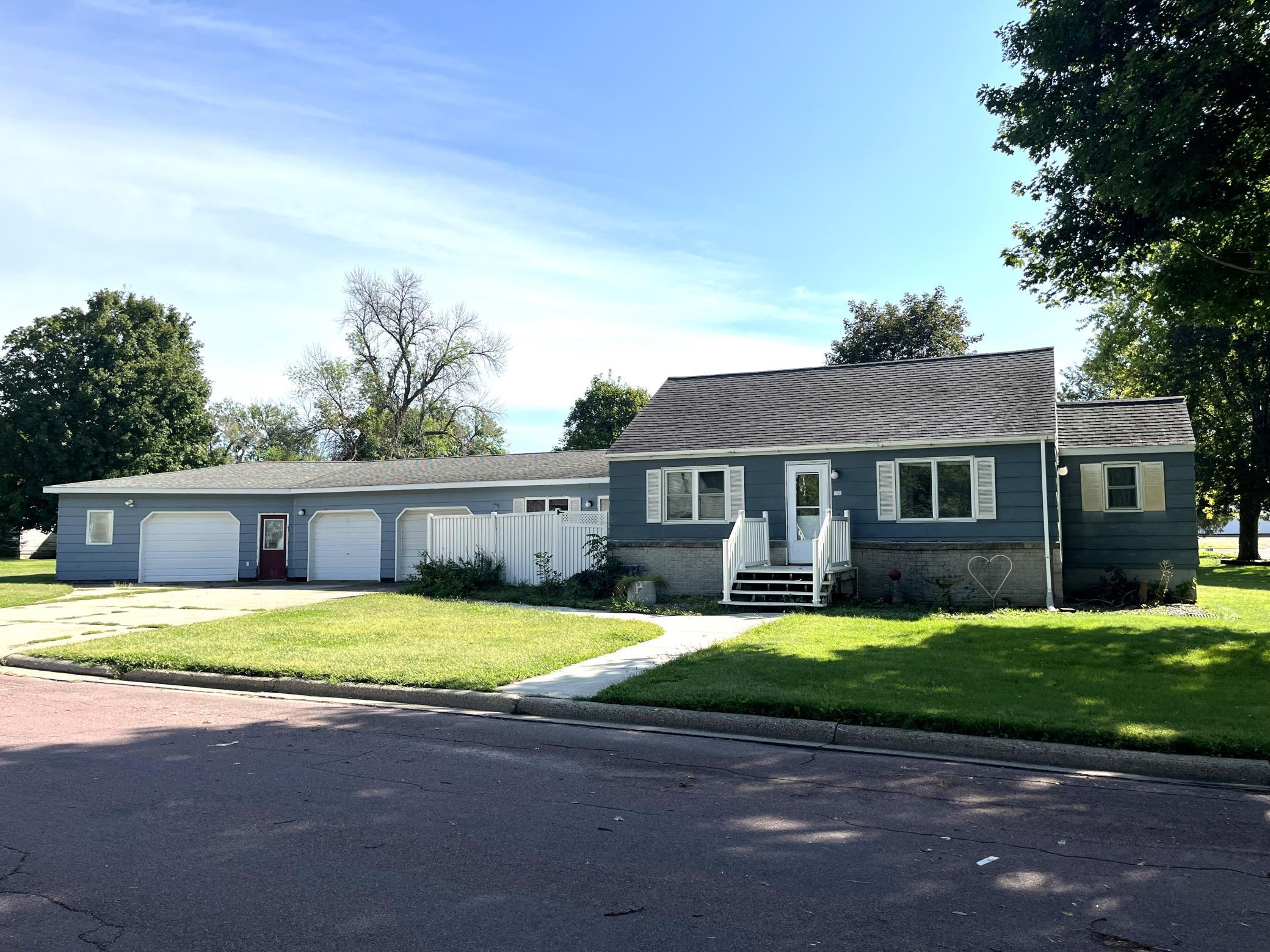 110 S 4th Avenue W Property Photo 1