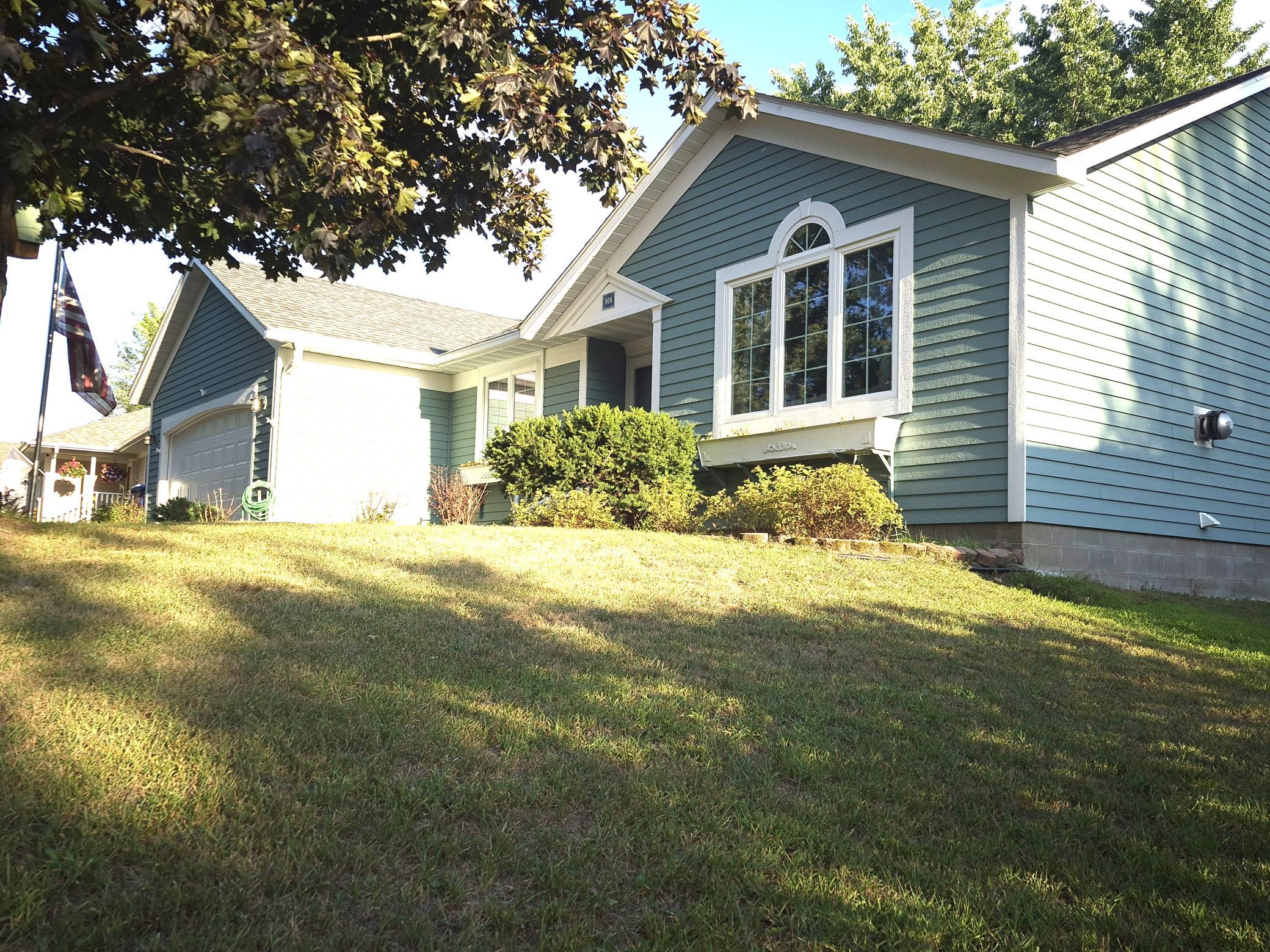 906 21st Street Se Property Photo 3