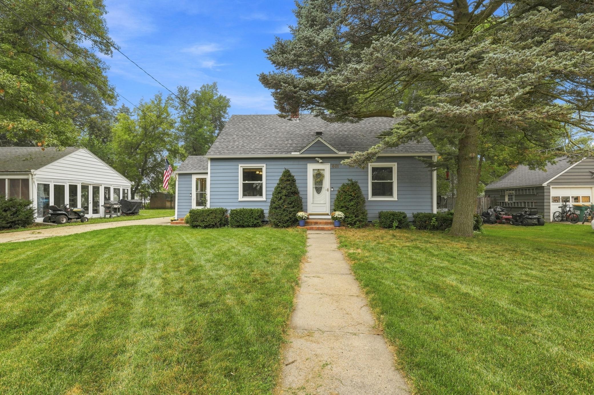 601 5th Street N Property Photo 1