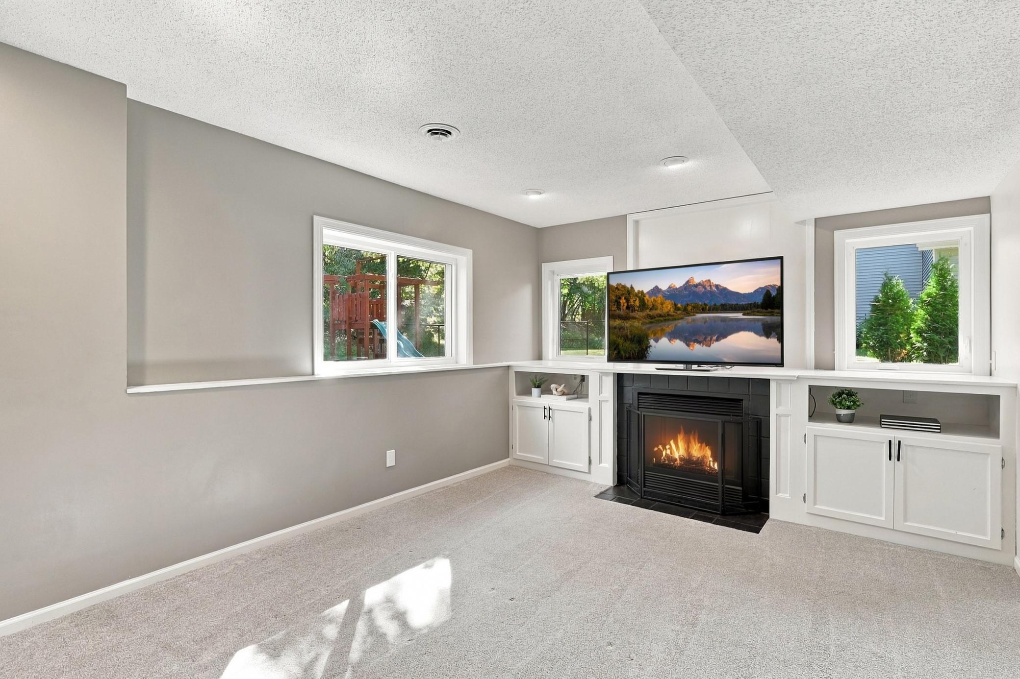 555 White Pine Way Property Photo 36
