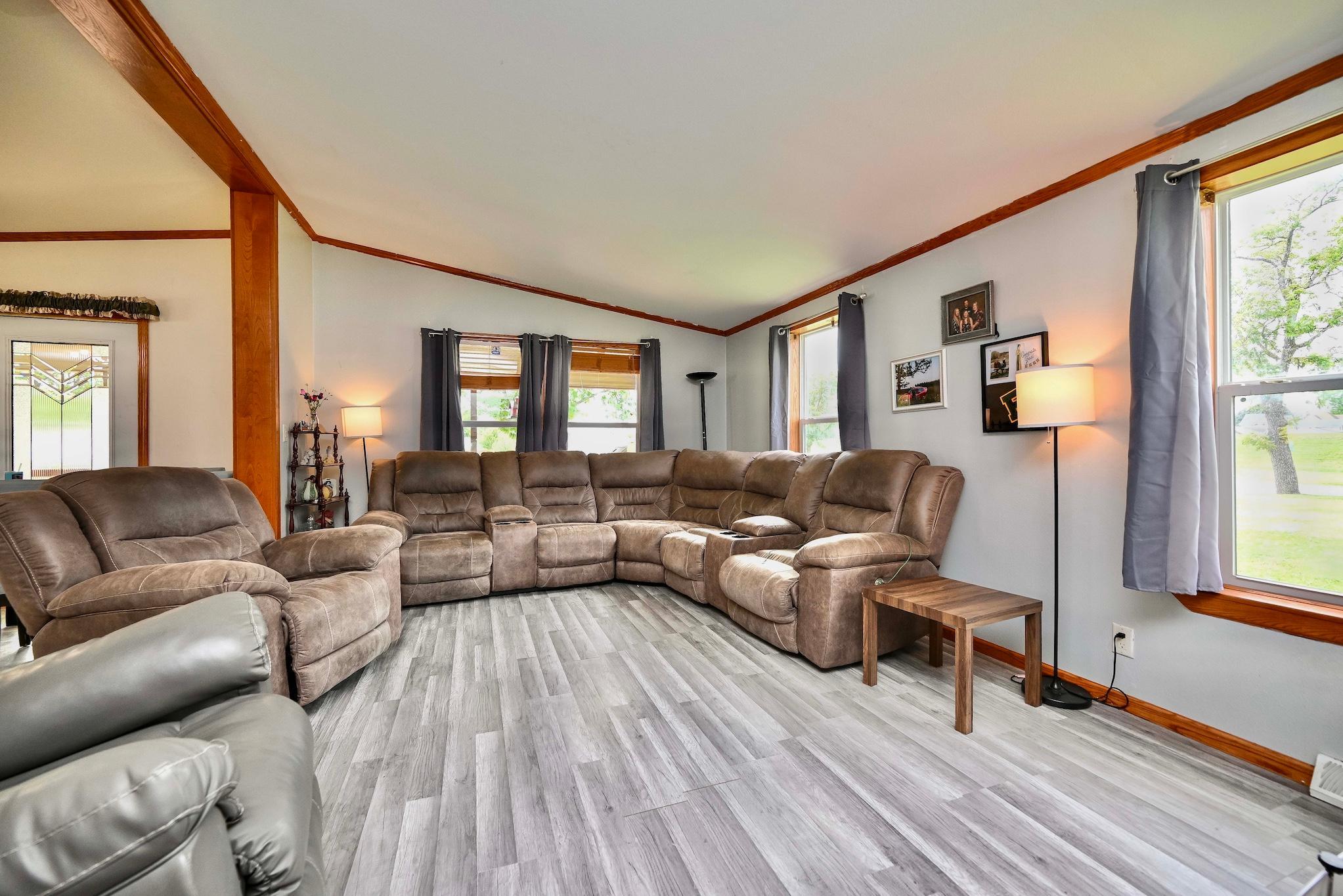 405 E Rushford Avenue Property Photo 4
