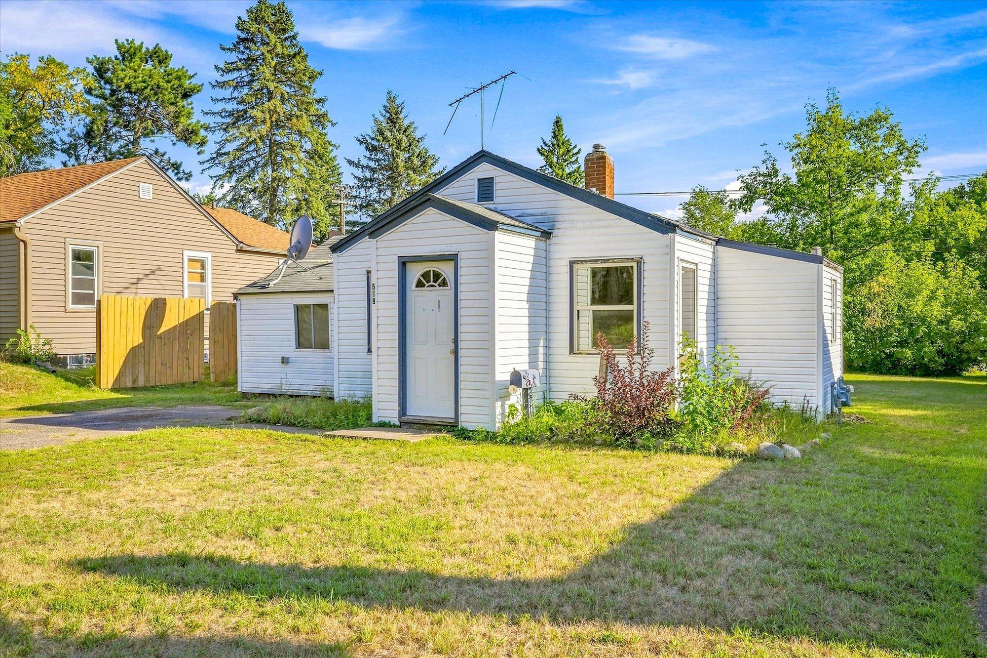 519 Forest Avenue W Property Photo 1