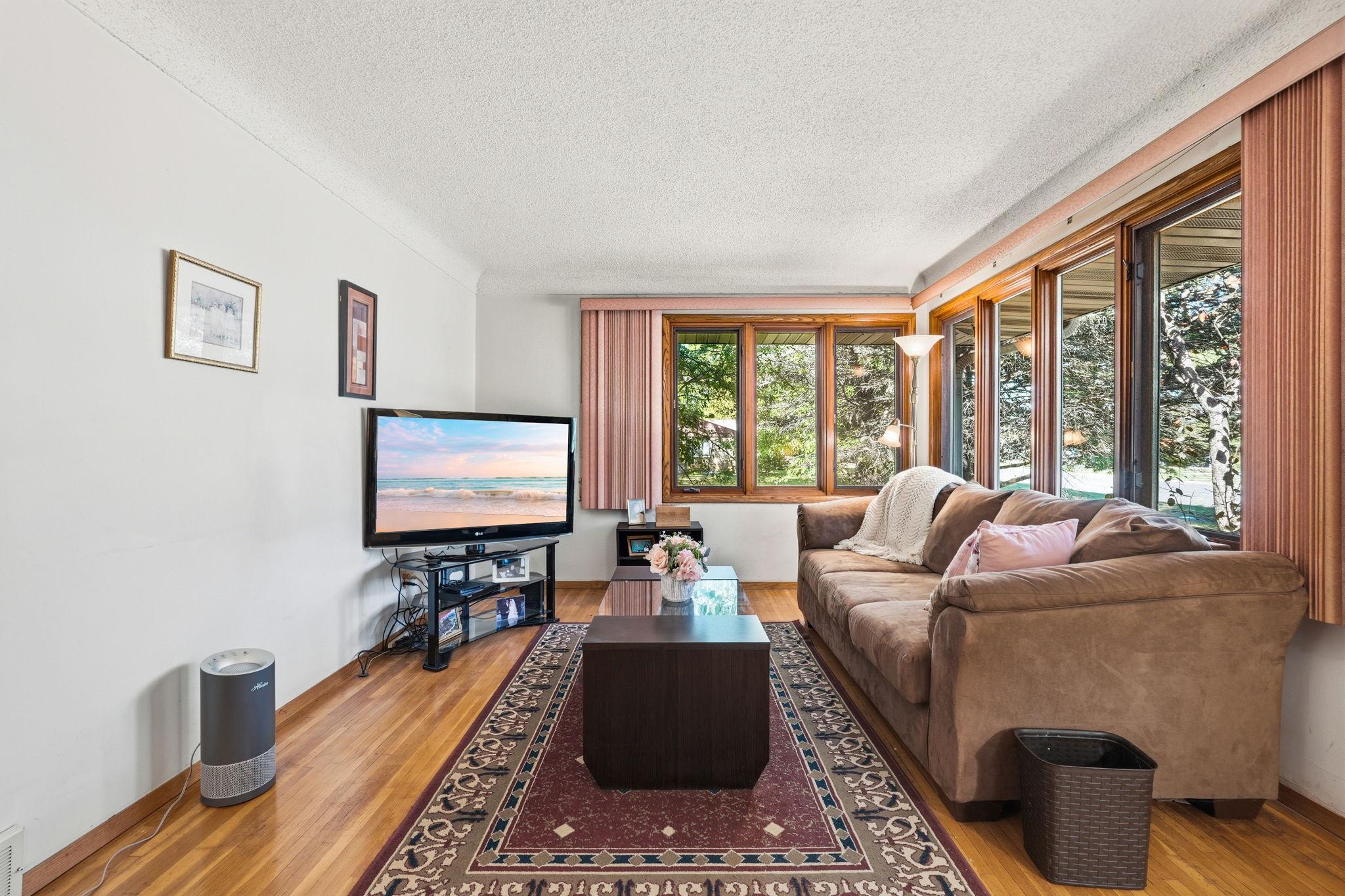 2829 Burnside Avenue Property Photo 3