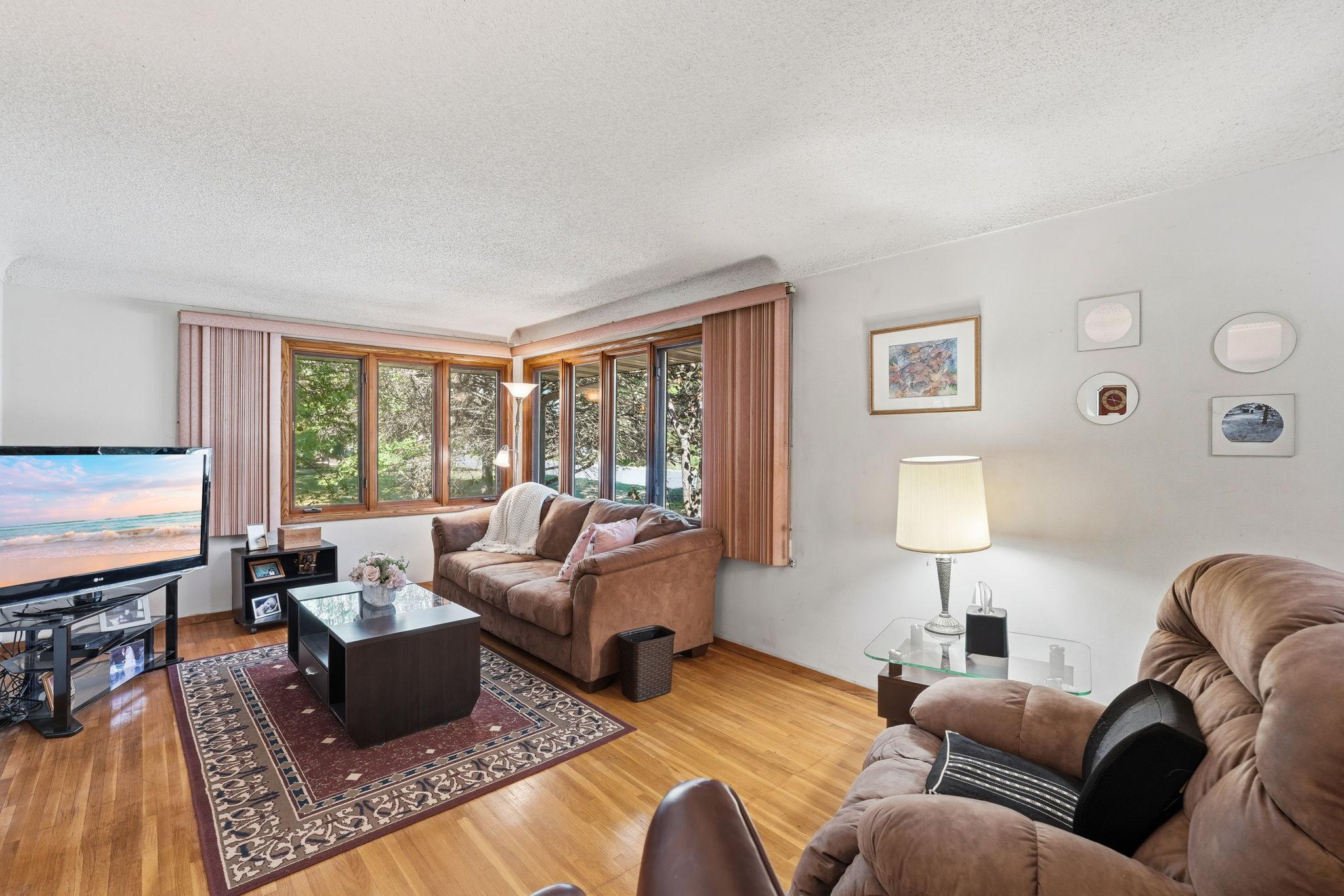 2829 Burnside Avenue Property Photo 4