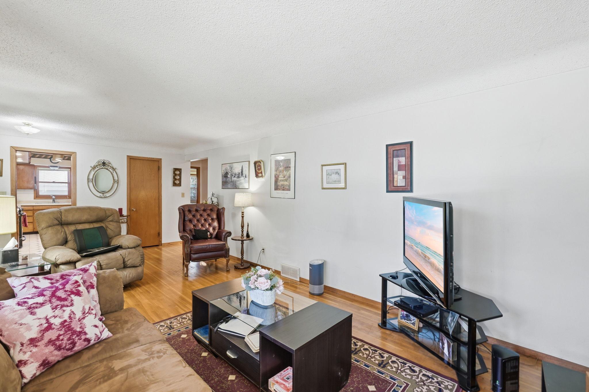 2829 Burnside Avenue Property Photo 5