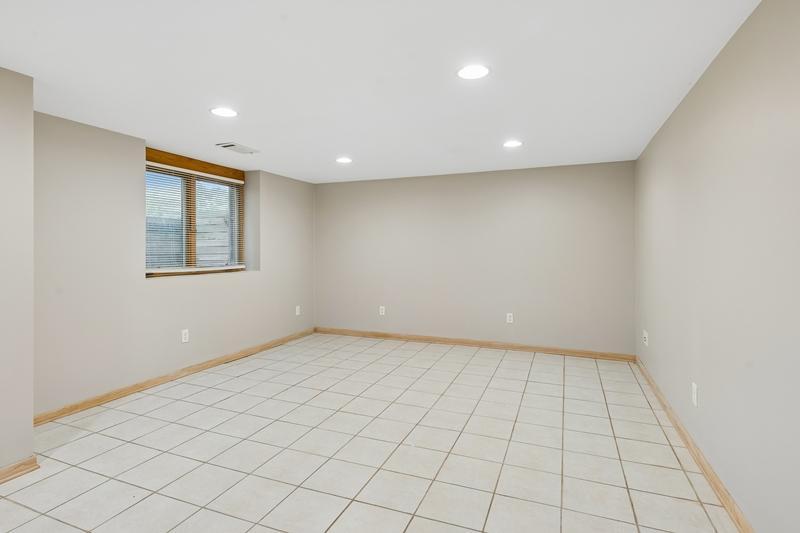 5217 Columbus Avenue Property Photo 34