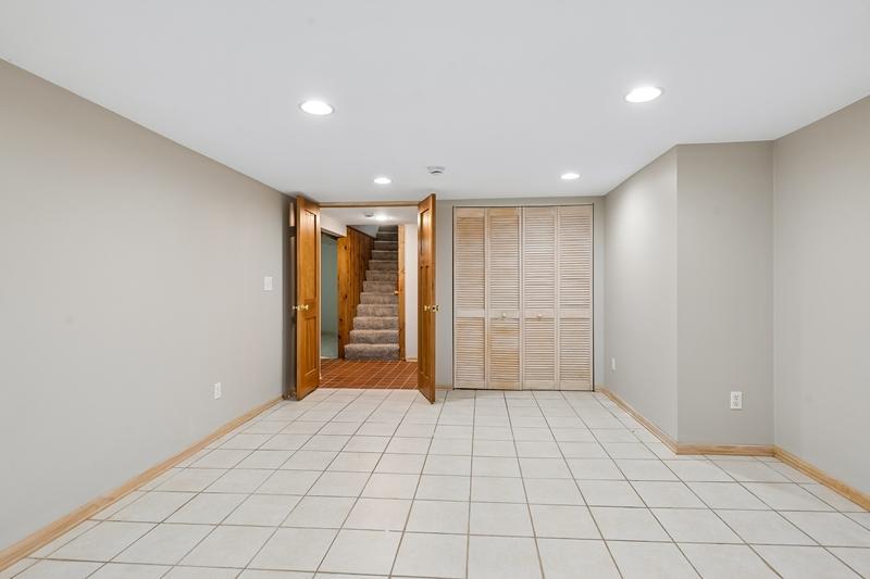5217 Columbus Avenue Property Photo 35