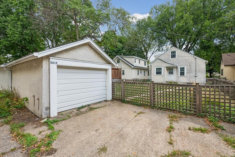5217 Columbus Avenue Property Photo 45