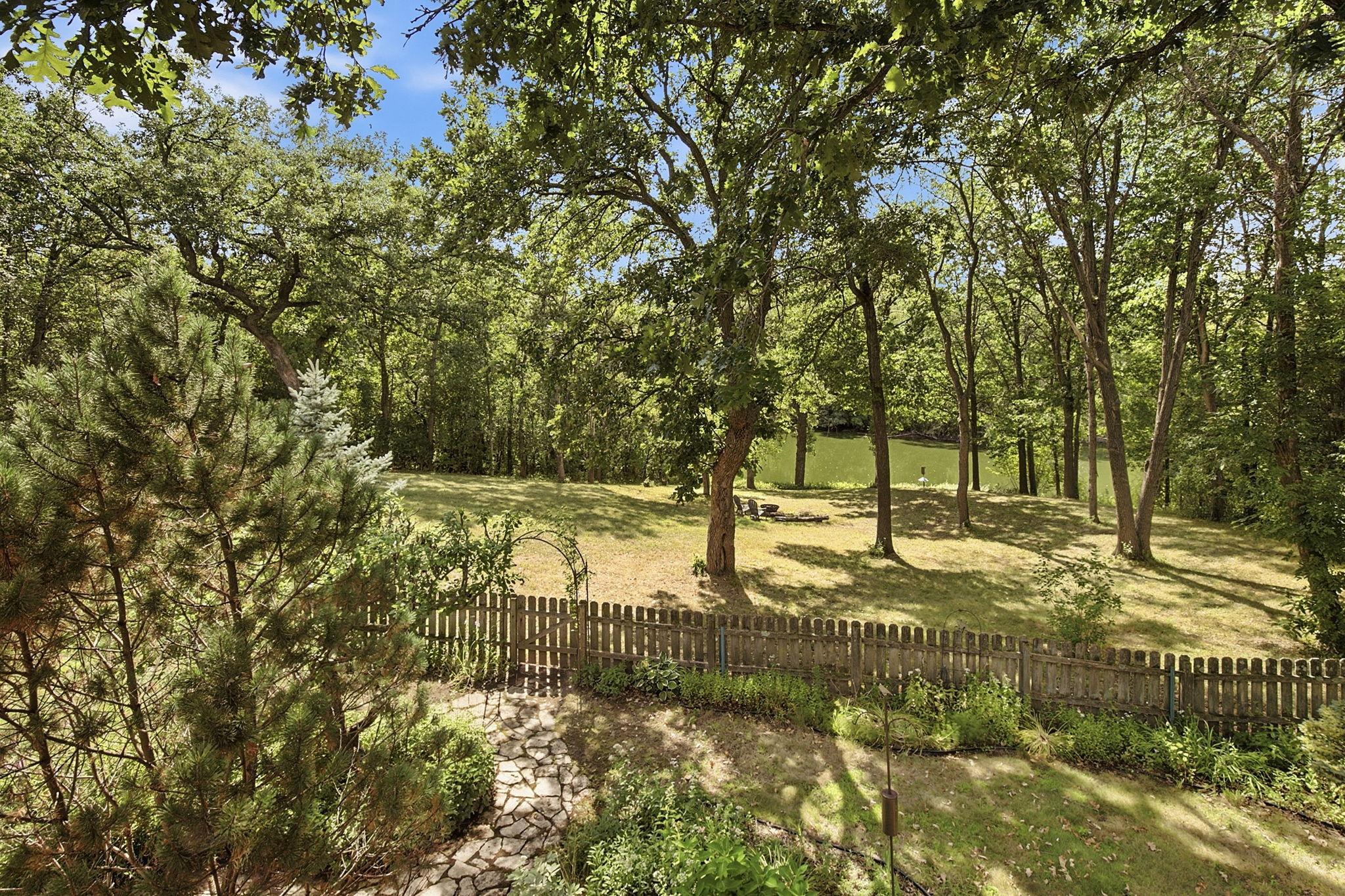 948 Waterford Drive W Property Photo 2