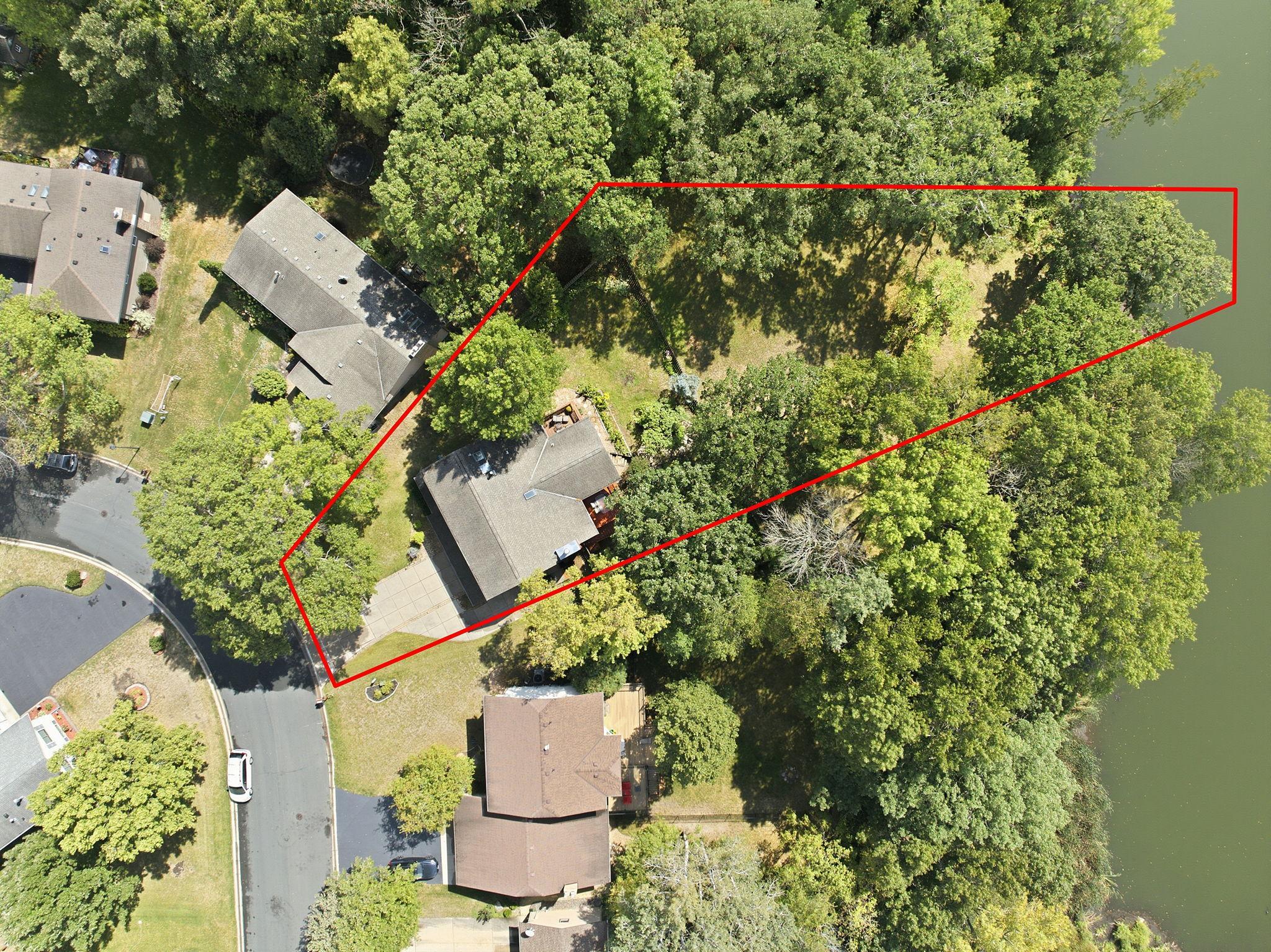 948 Waterford Drive W Property Photo 4