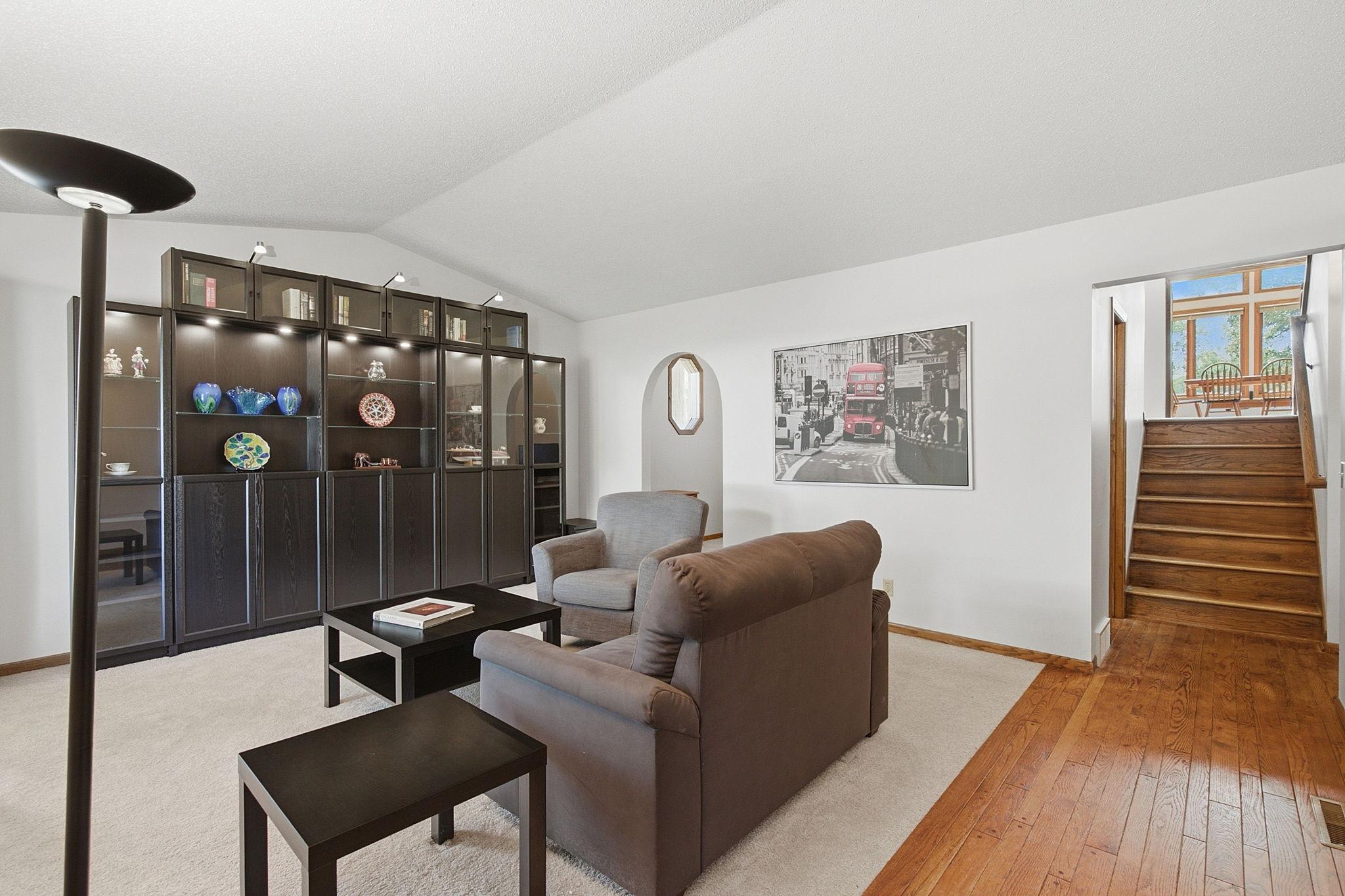 948 Waterford Drive W Property Photo 6