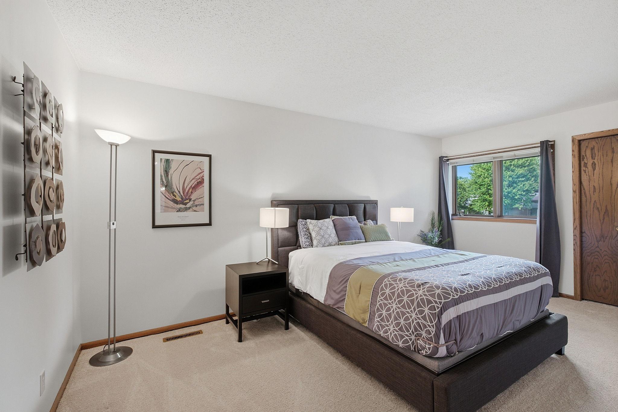 948 Waterford Drive W Property Photo 20