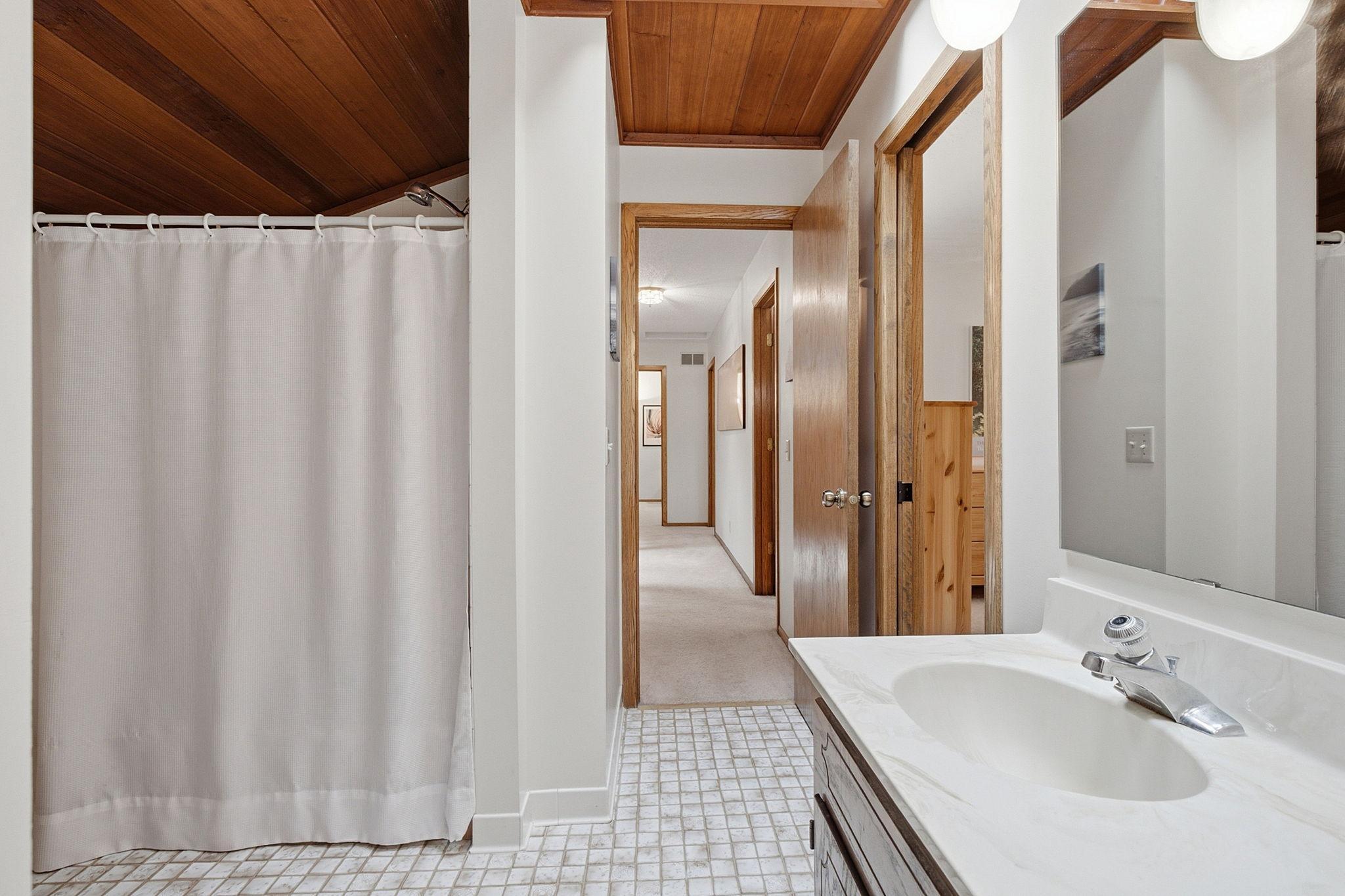 948 Waterford Drive W Property Photo 27