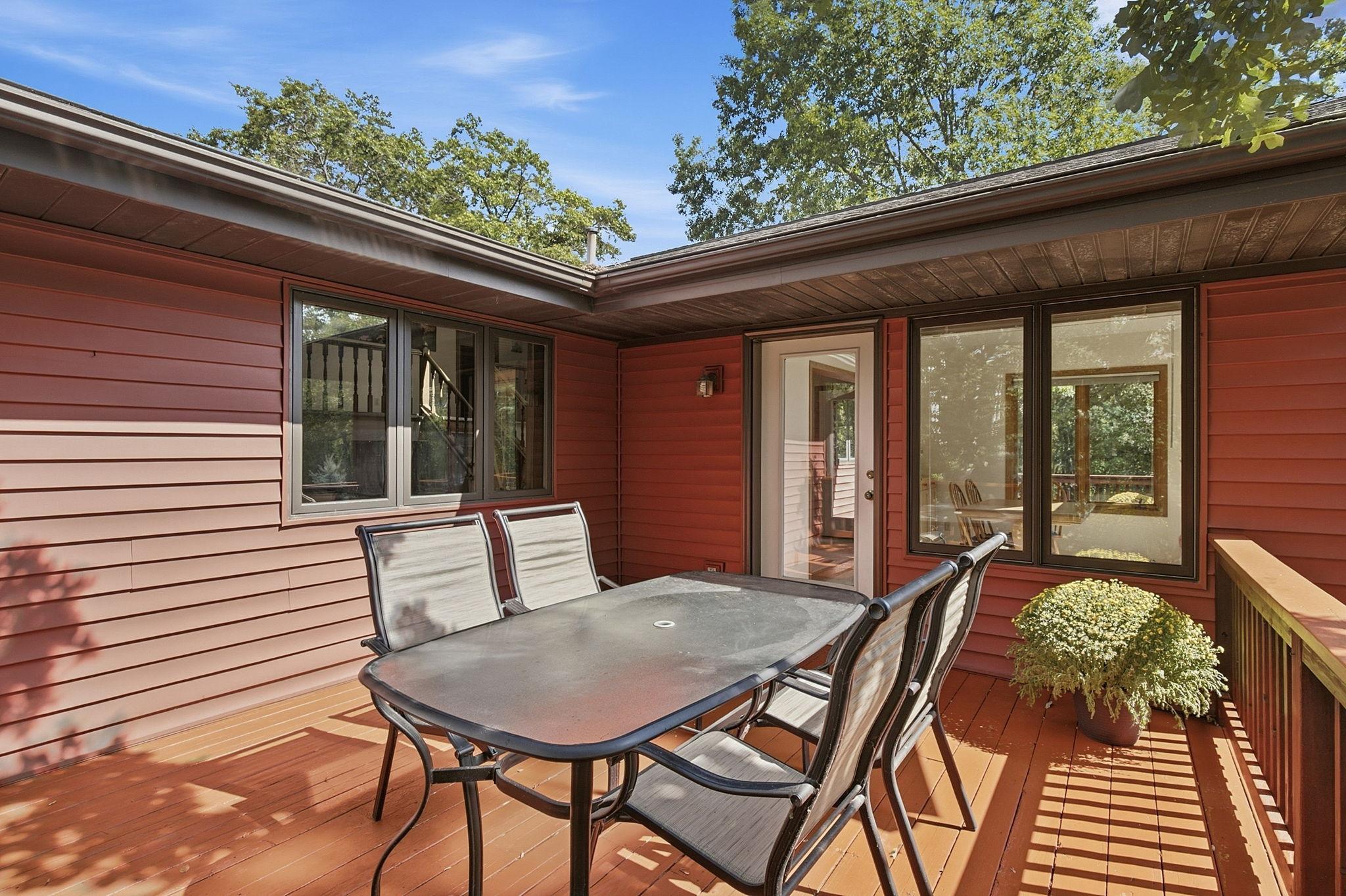 948 Waterford Drive W Property Photo 36