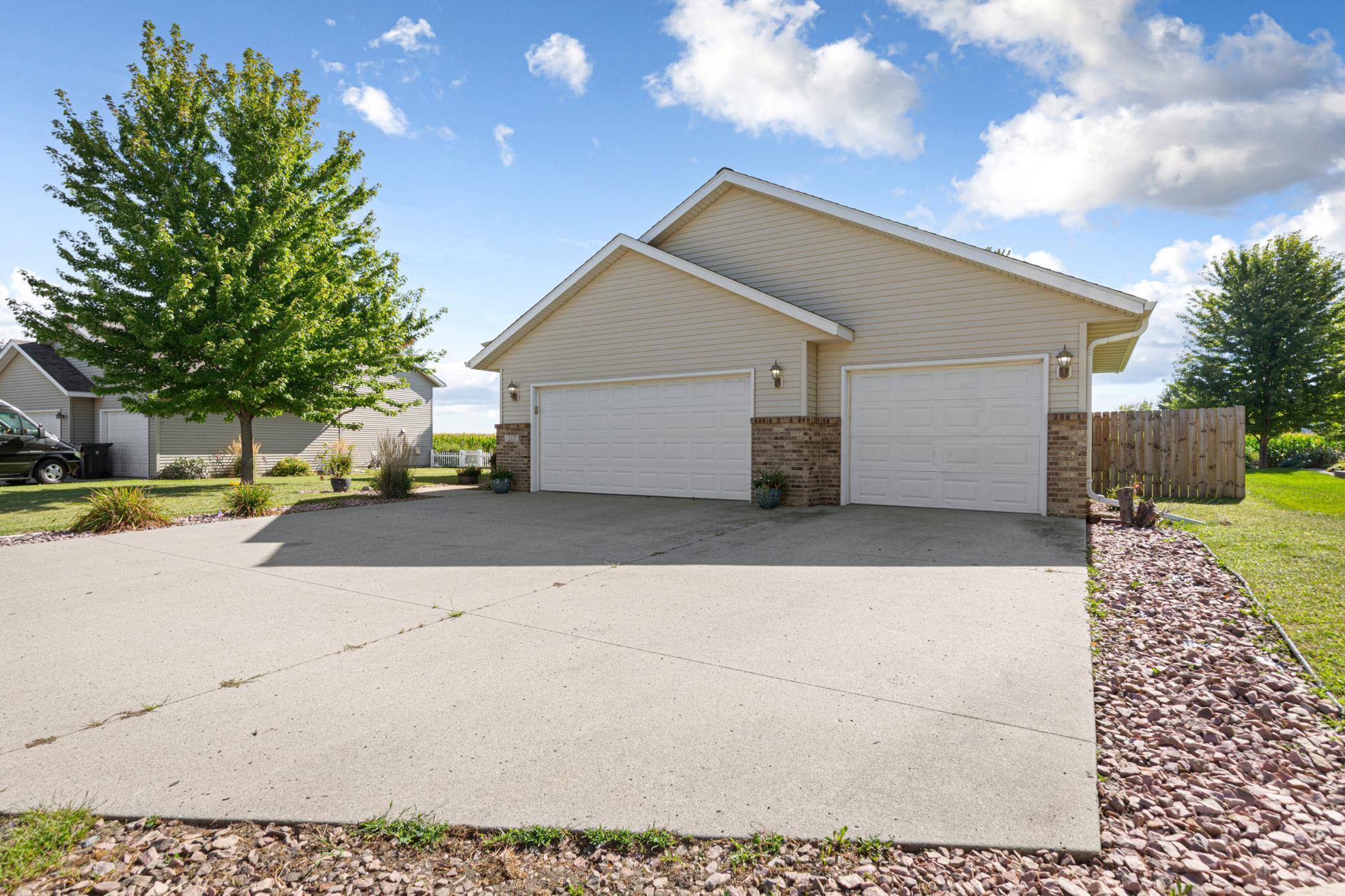217 Inverness Drive Property Photo 8