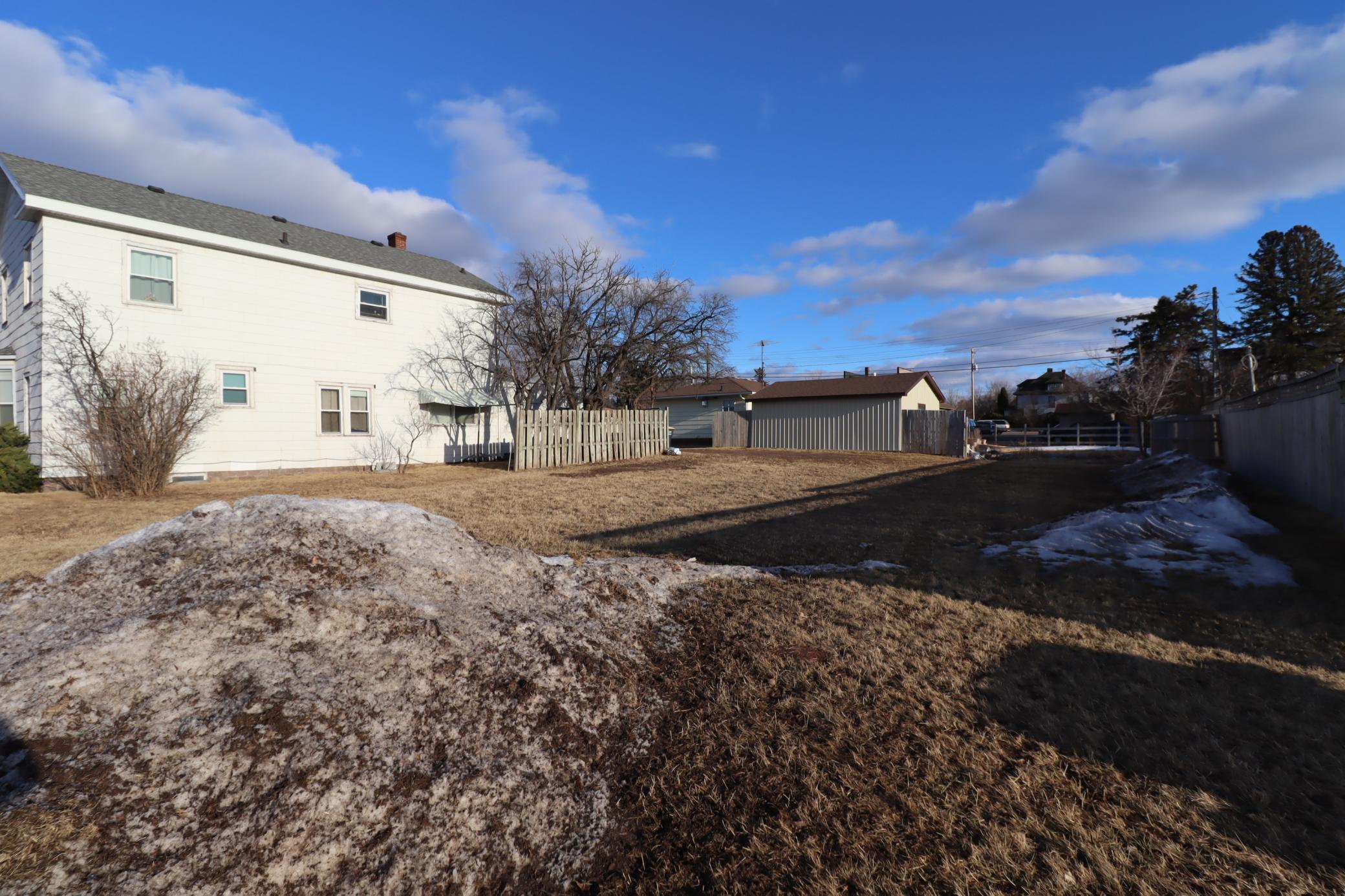 1306 Lake Shore Drive W Property Photo 2