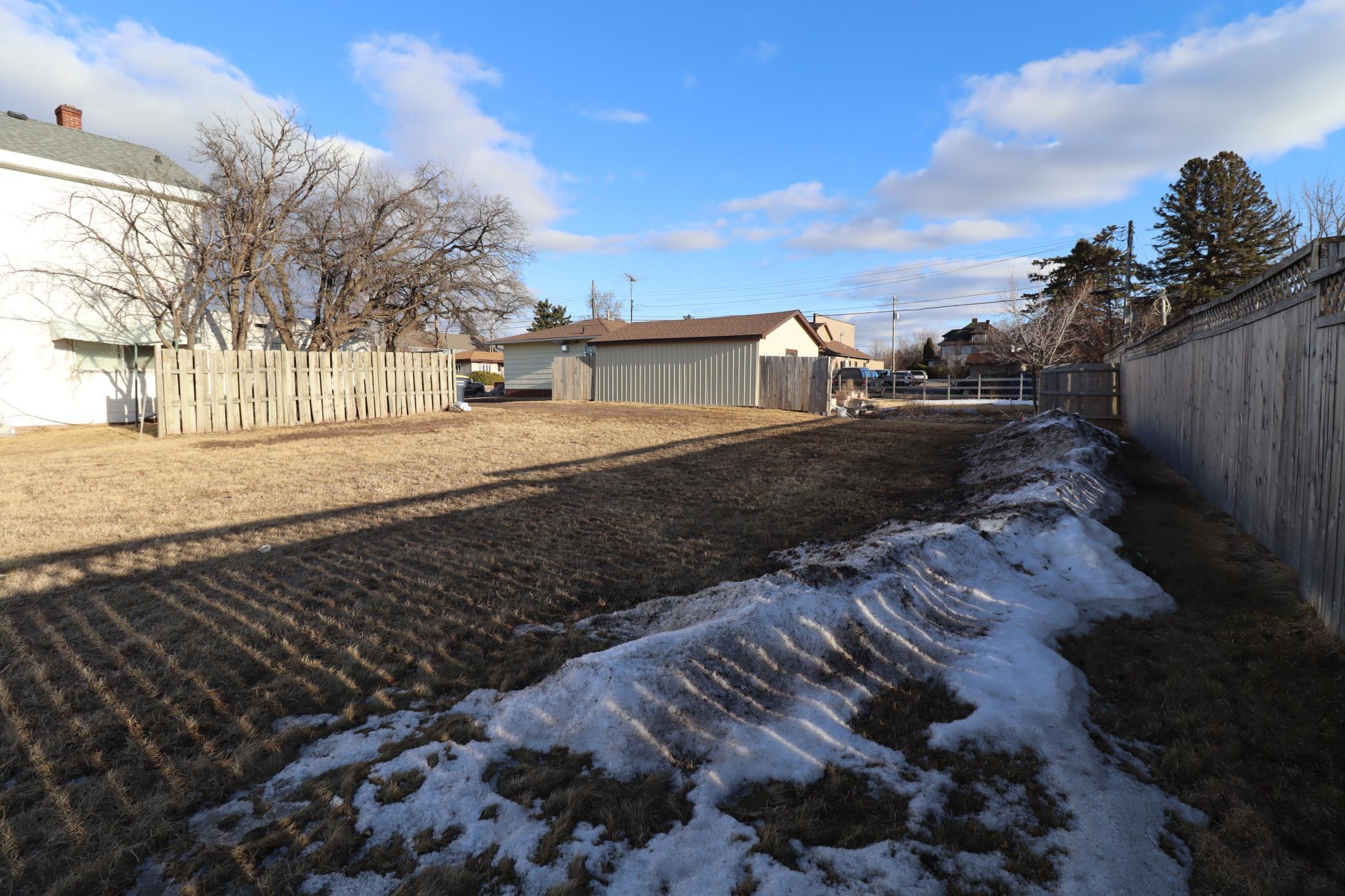 1306 Lake Shore Drive W Property Photo 7