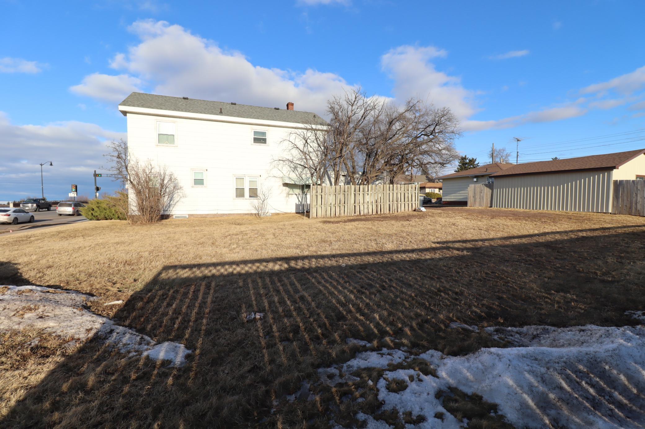 1306 Lake Shore Drive W Property Photo 8