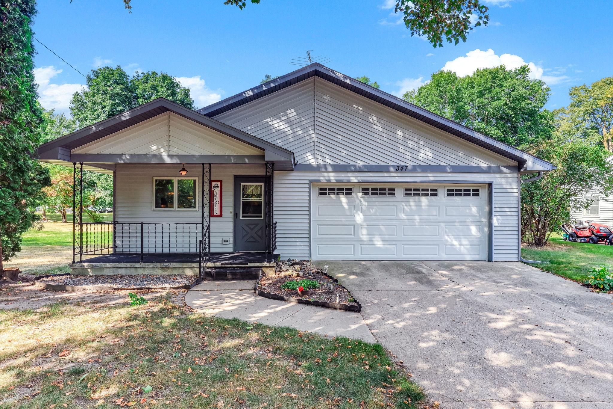 347 Spruce Drive E Property Photo 1