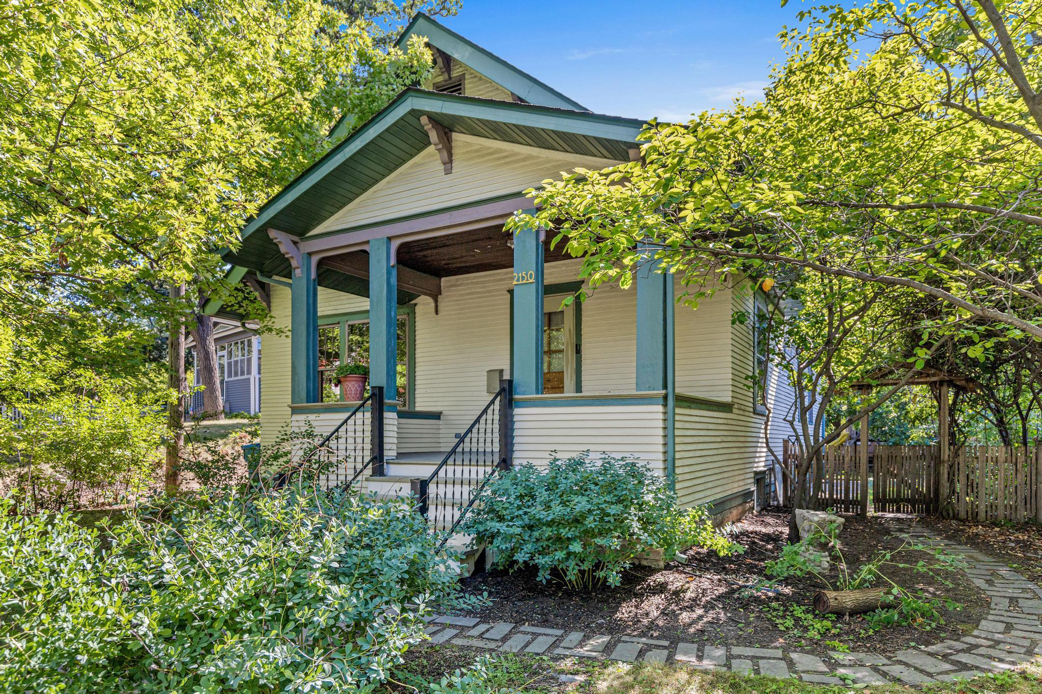 2150 Knapp Street Property Photo