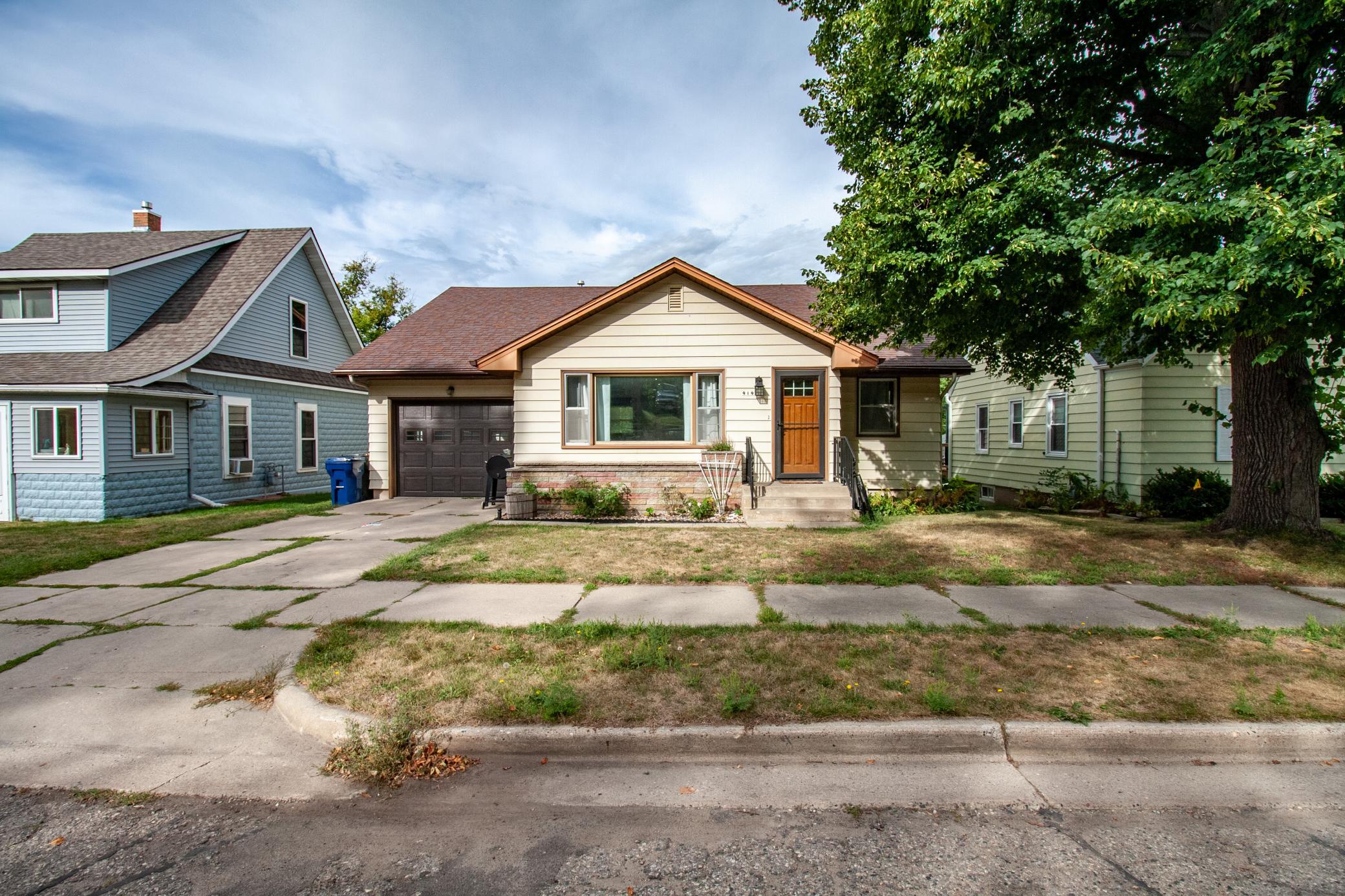 919 N Park Street Property Photo 1