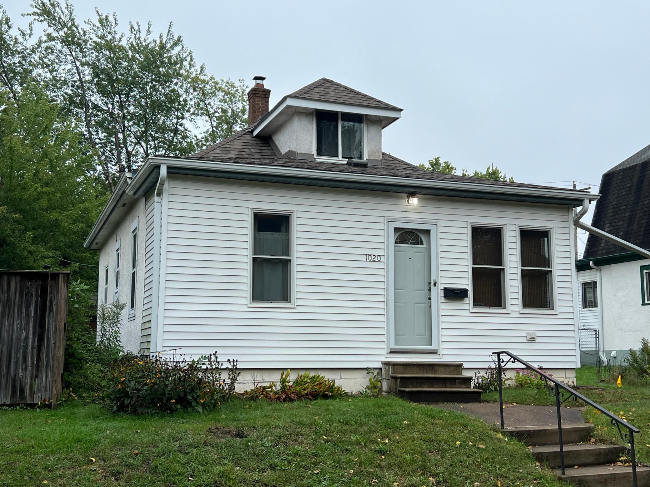 1020 Chatsworth Street N Property Photo