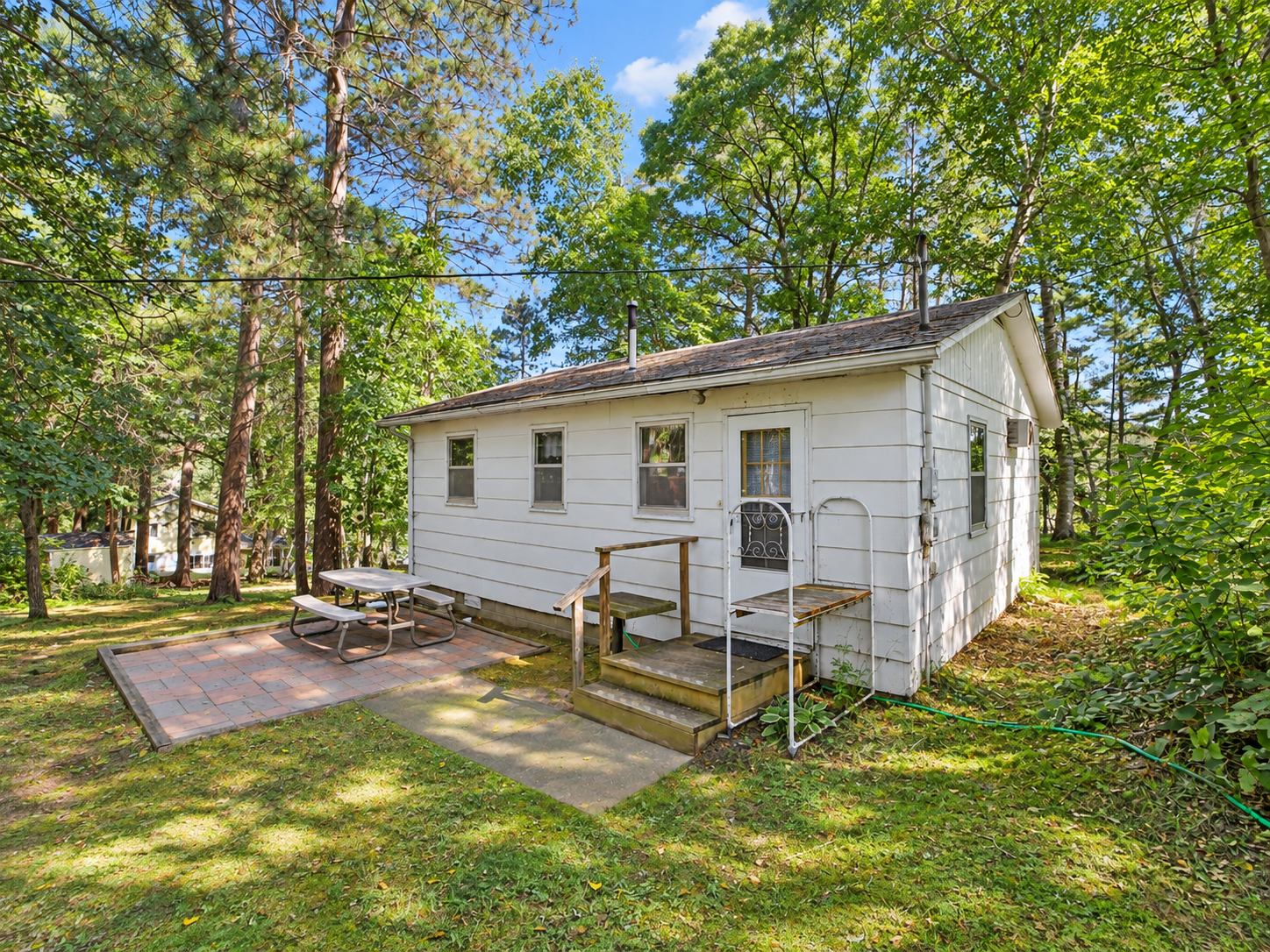 5528 Sibley Lake Road Property Photo 1