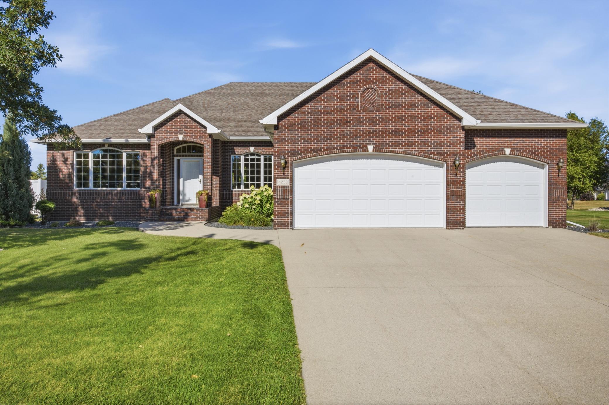 4233 Timberline Drive S Property Photo 1