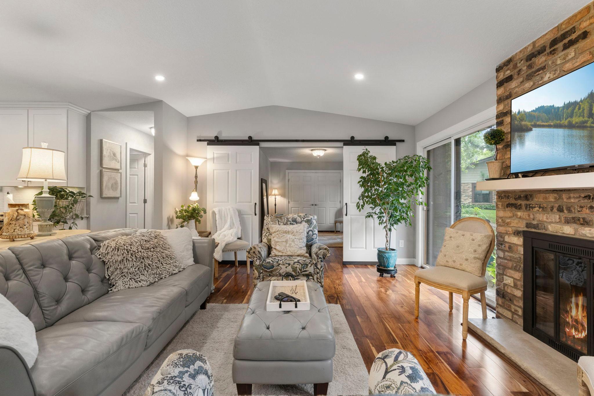1185 Weston