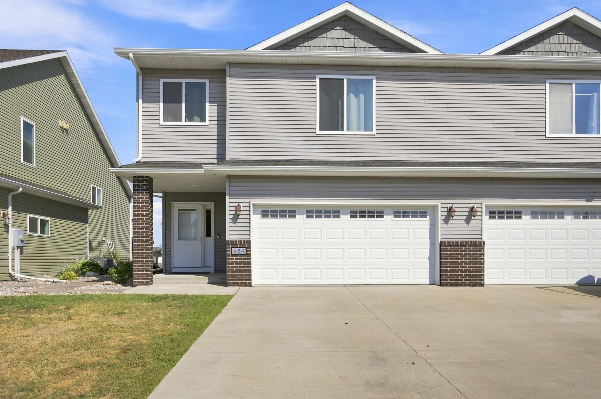 454 Foxtail Drive E Property Photo 1