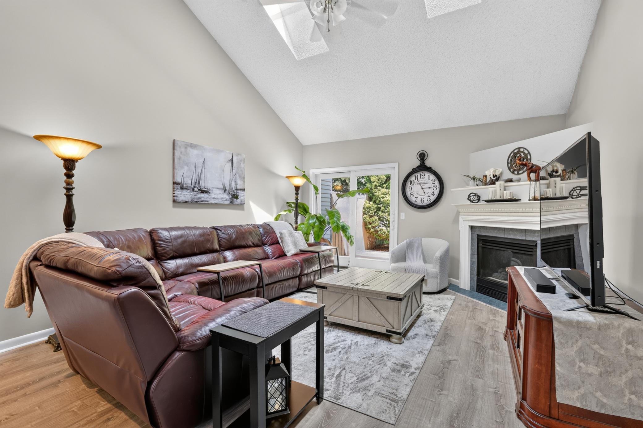 2408 Viola Heights Drive Ne Property Photo 4
