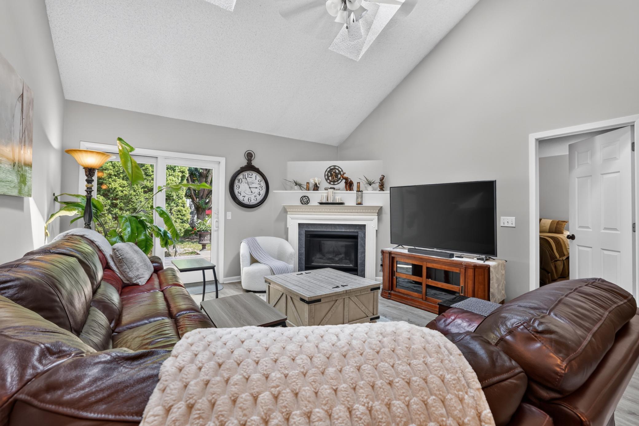 2408 Viola Heights Drive Ne Property Photo 5