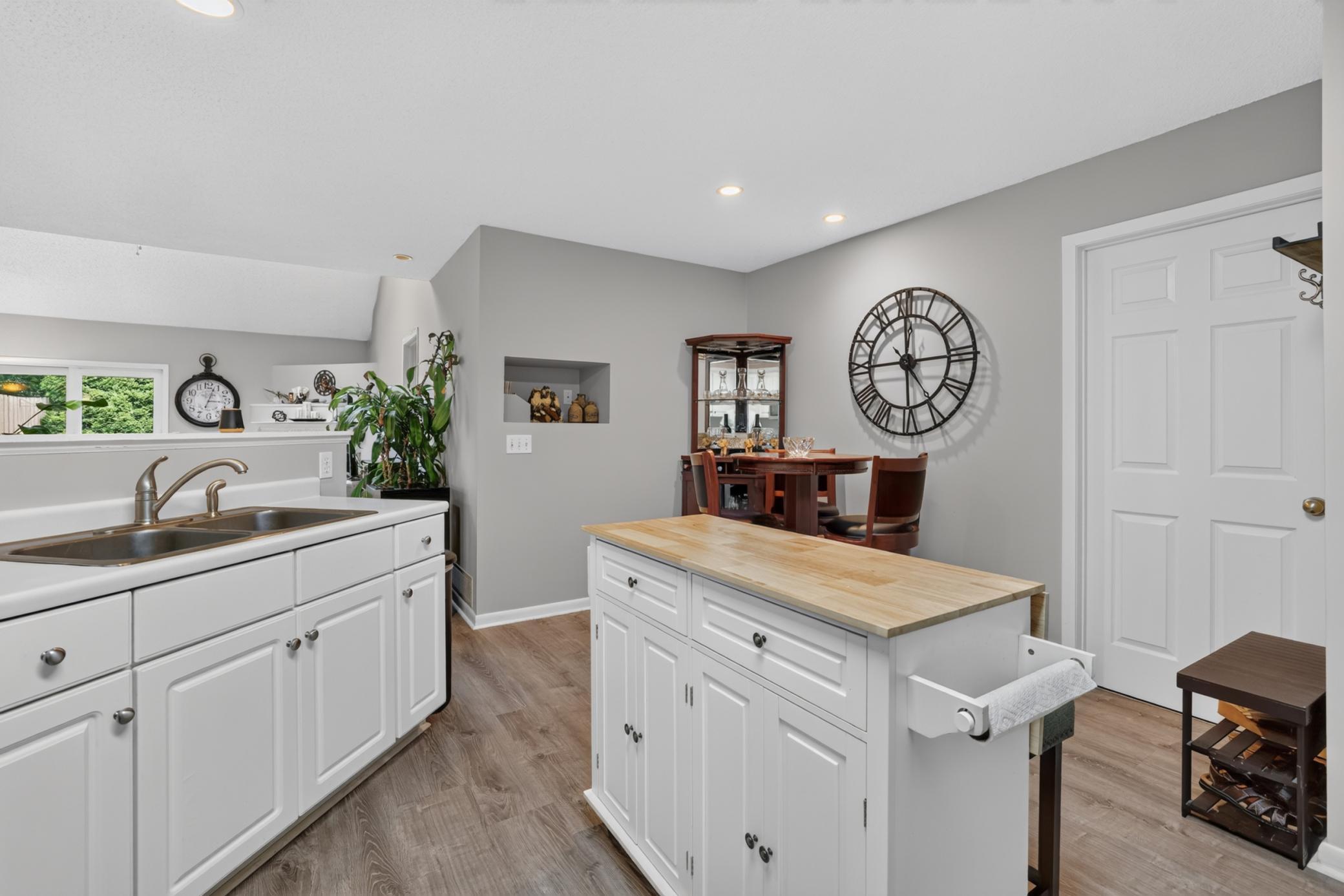 2408 Viola Heights Drive Ne Property Photo 20