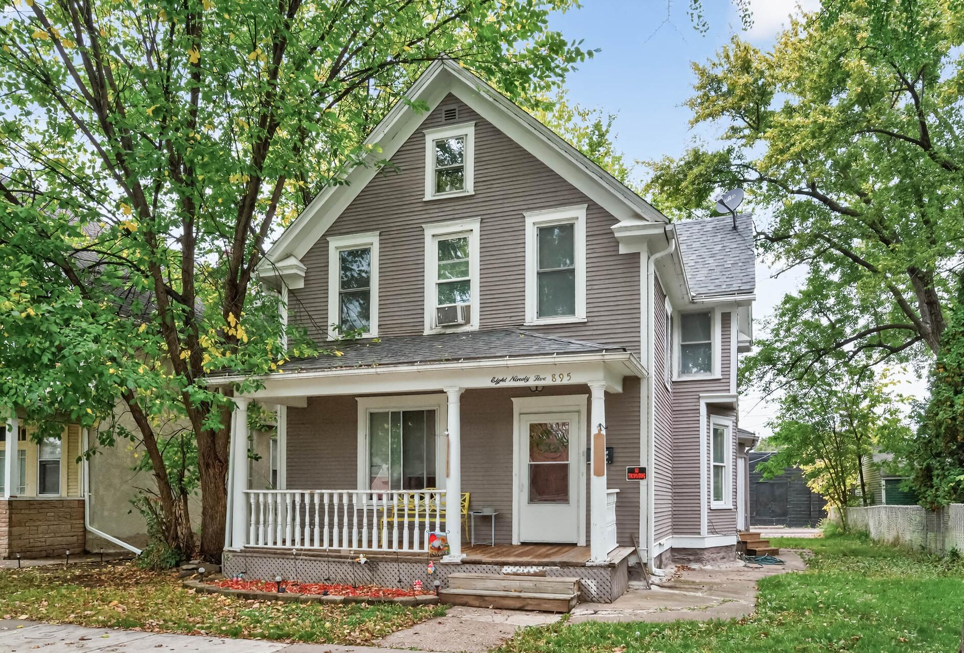 895 Rose Avenue E Property Photo 2
