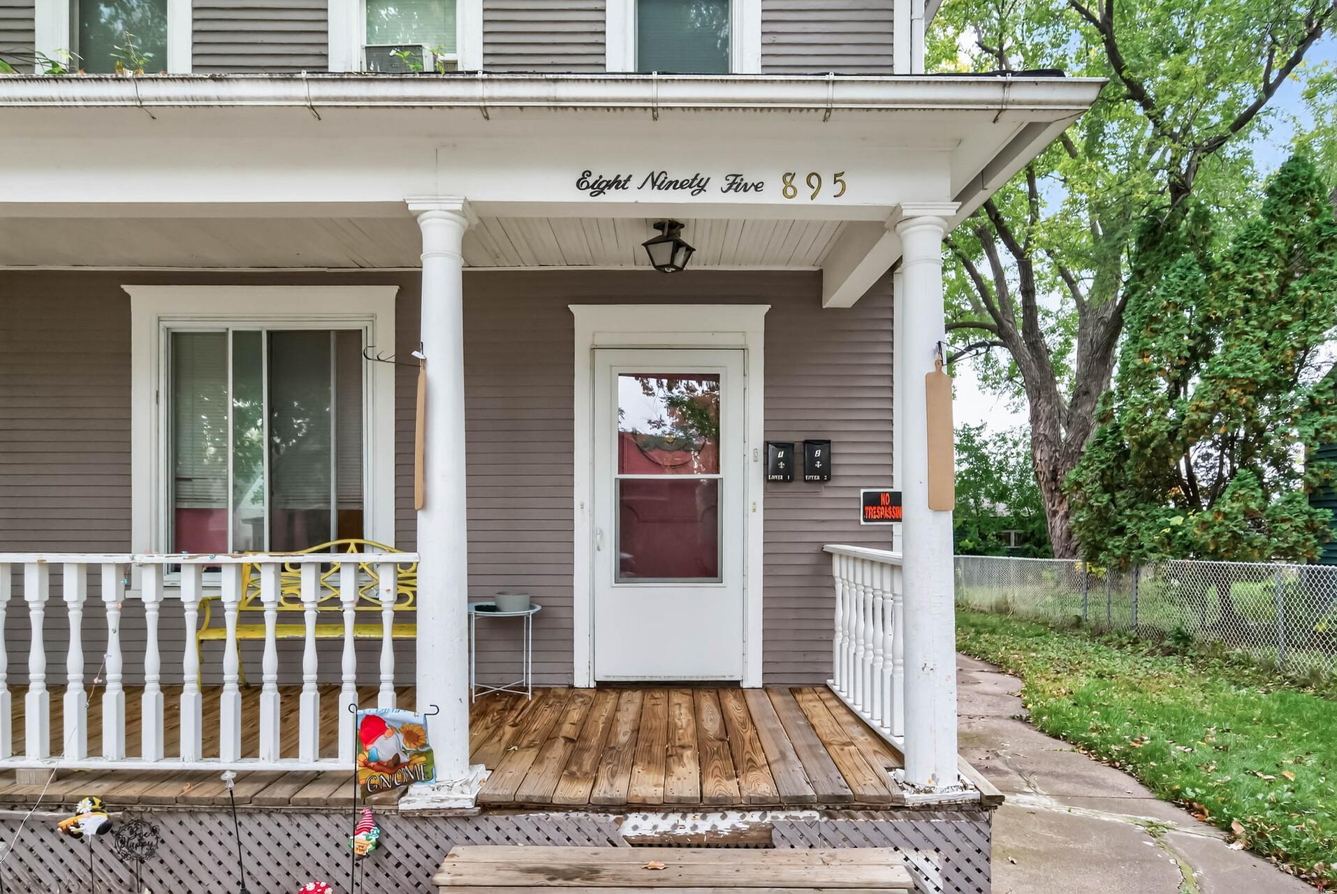 895 Rose Avenue E Property Photo 3