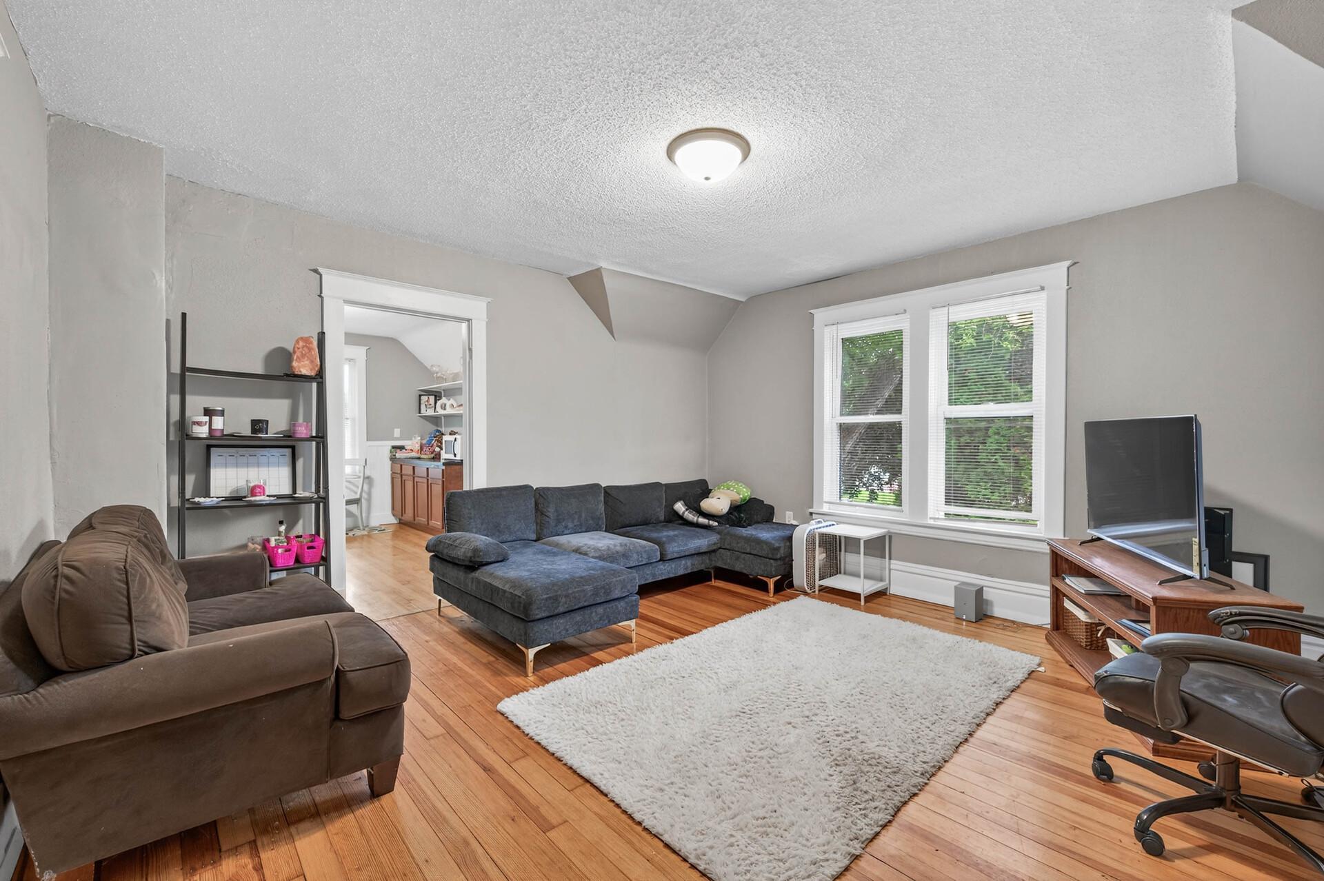895 Rose Avenue E Property Photo 5
