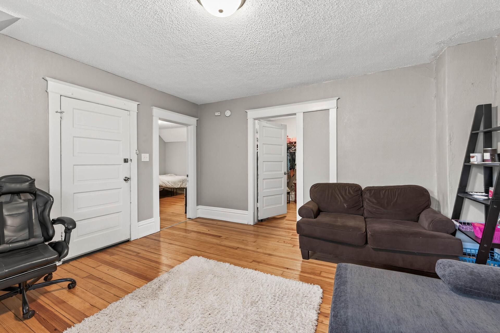 895 Rose Avenue E Property Photo 6