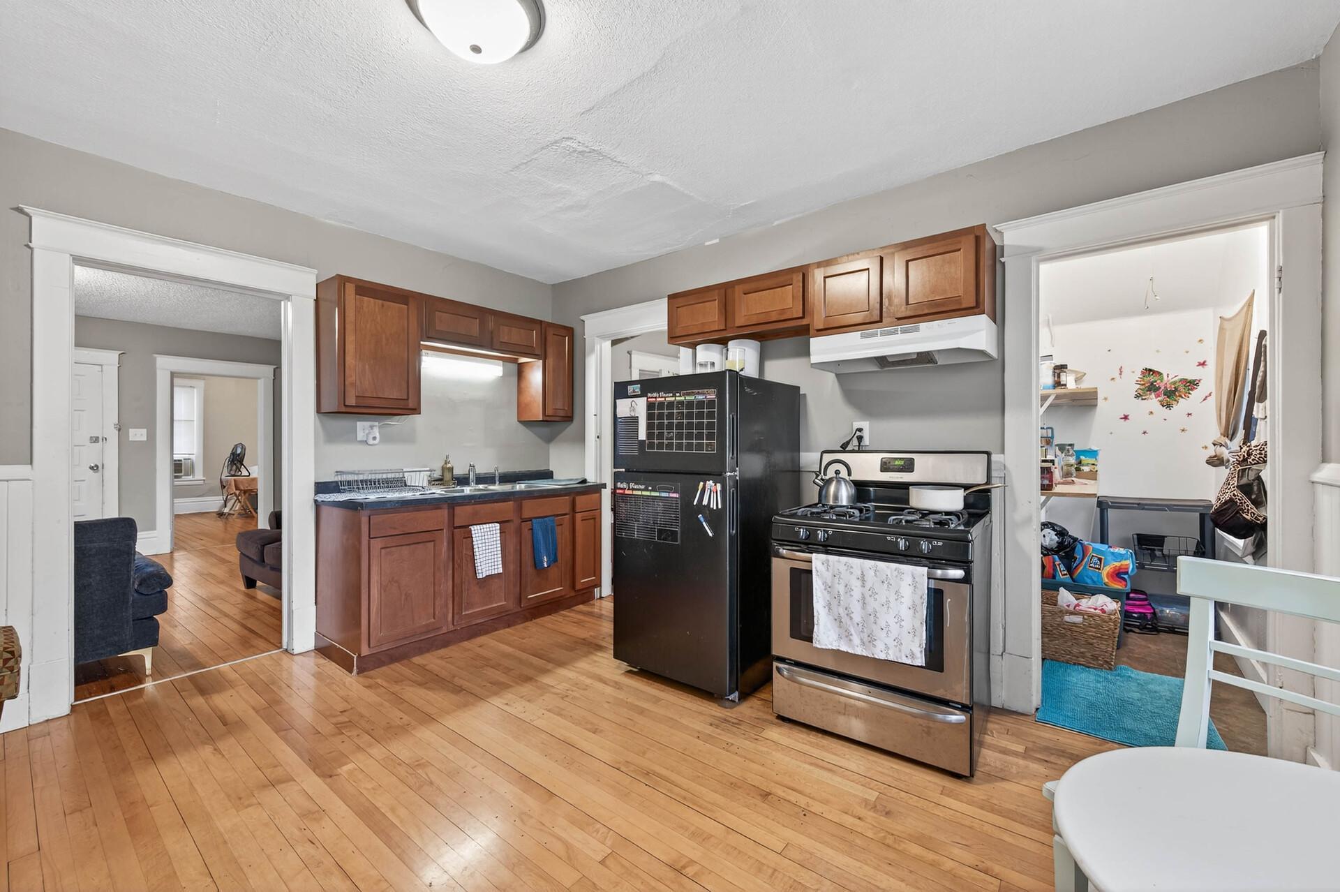 895 Rose Avenue E Property Photo 8