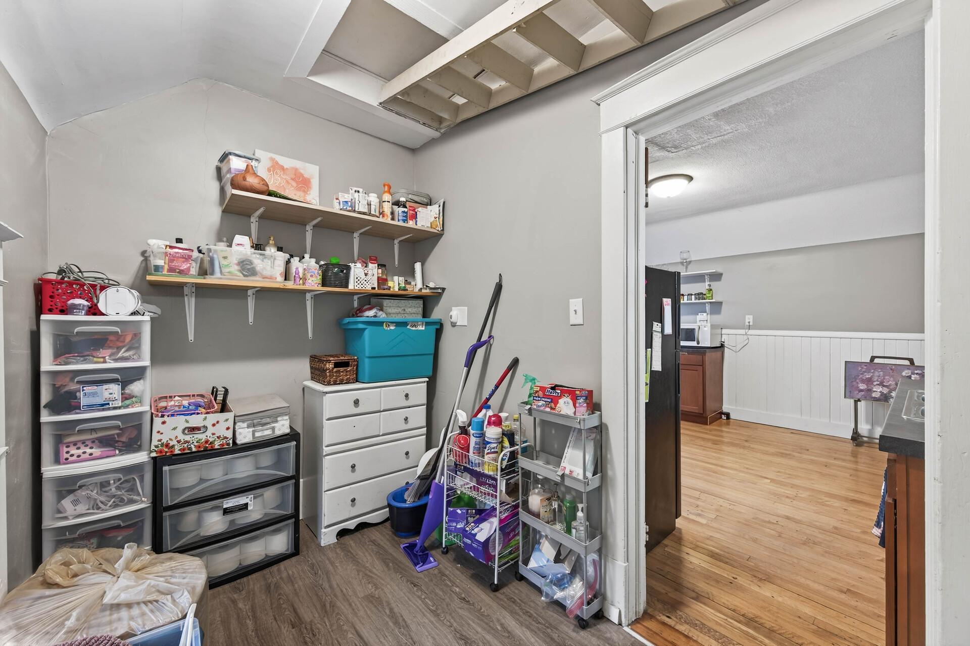 895 Rose Avenue E Property Photo 9