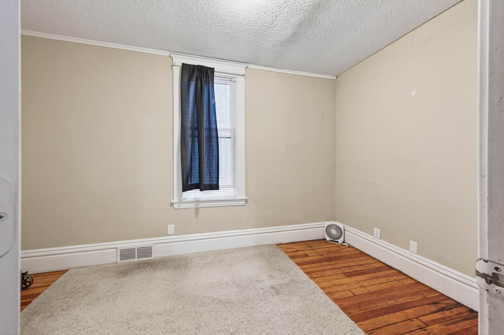 895 Rose Avenue E Property Photo 13